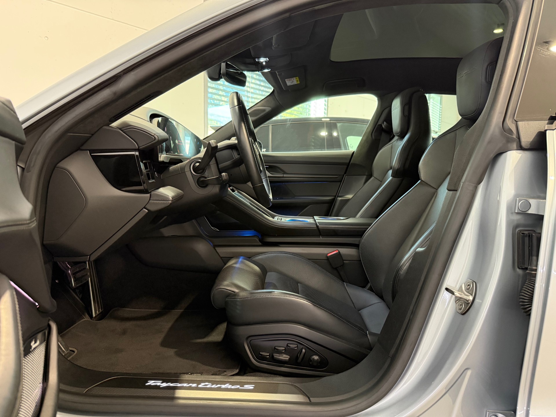 PORSCHE Taycan Turbo S Cross Turismo-image-7