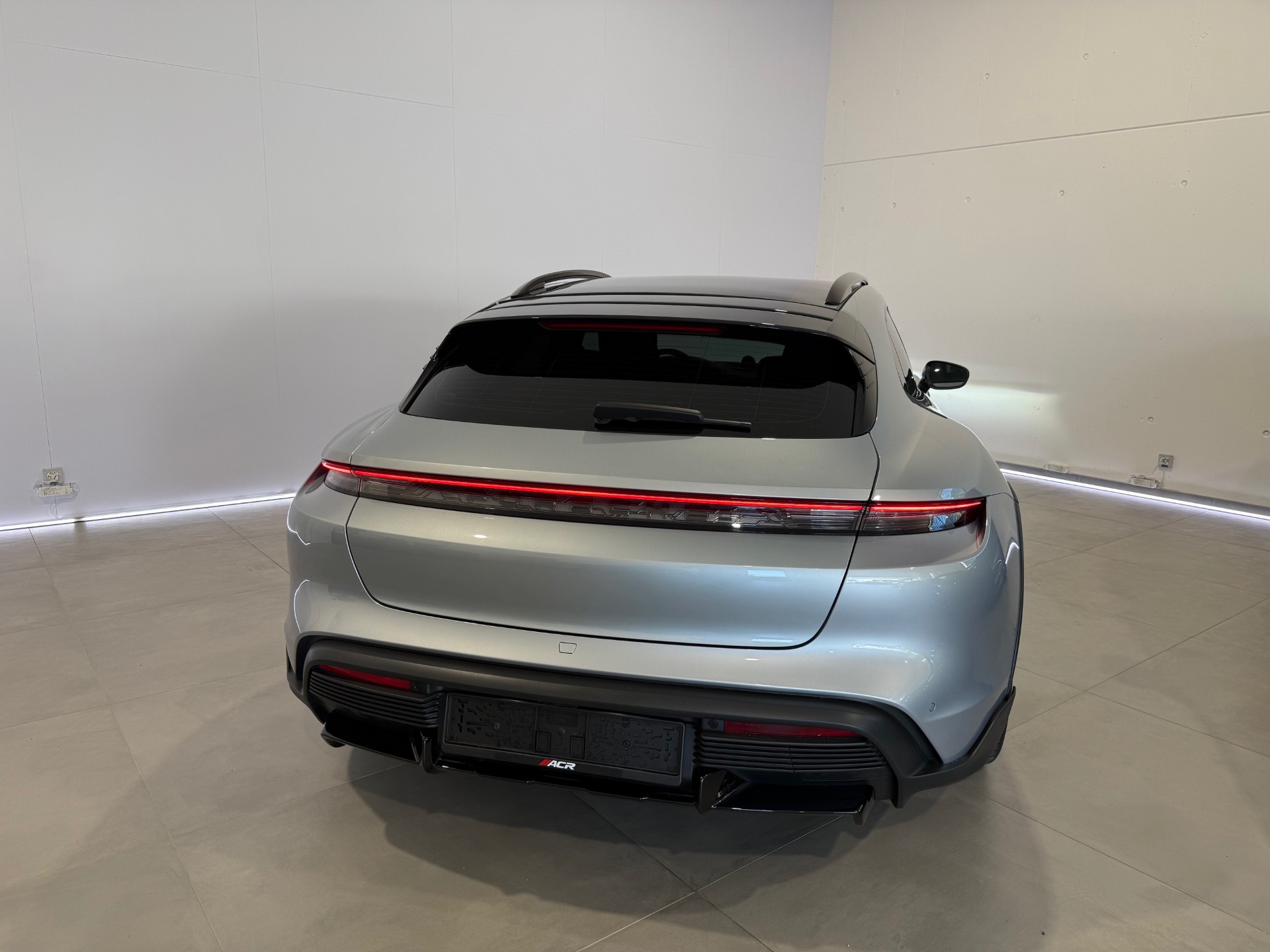 PORSCHE Taycan Turbo S Cross Turismo-image-3
