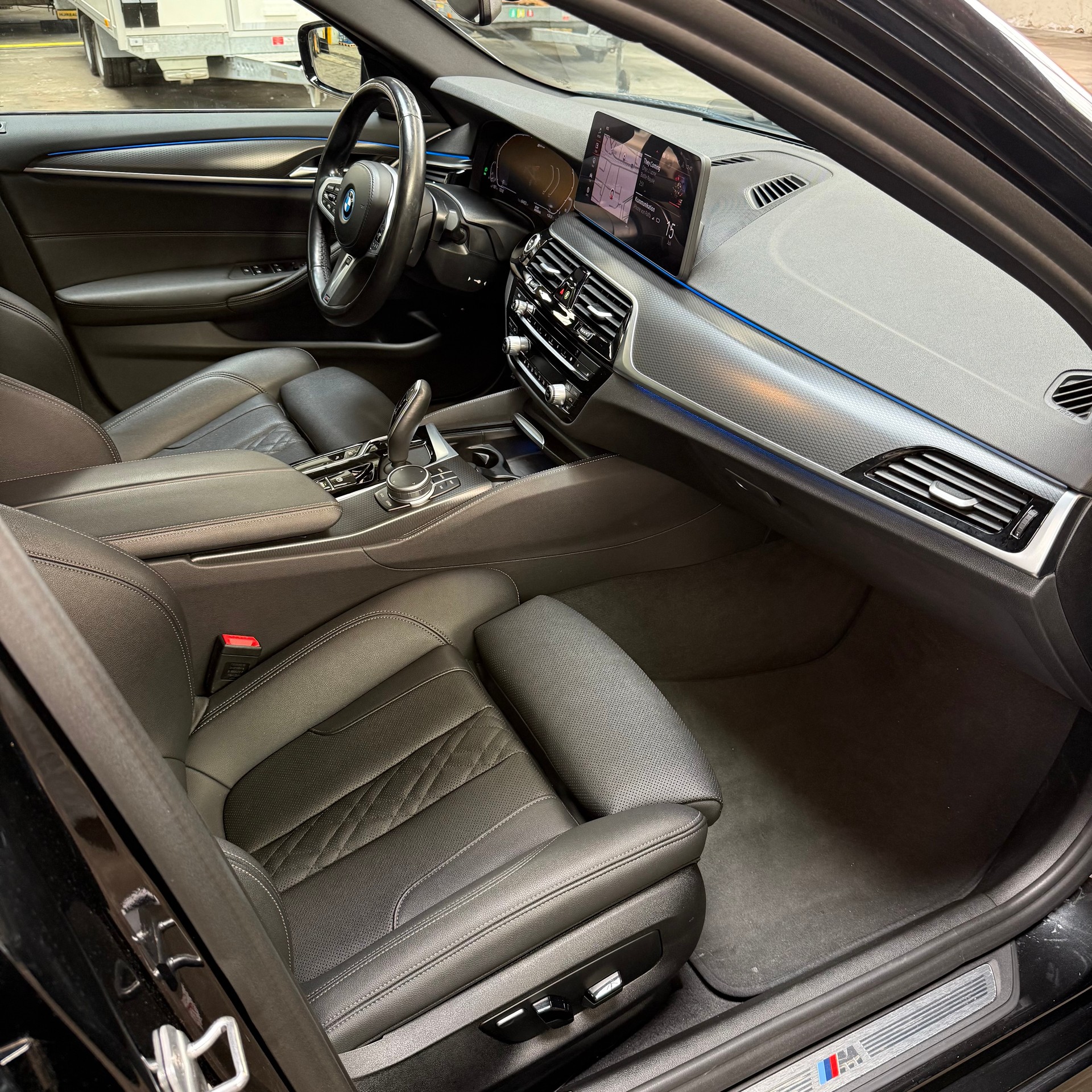 BMW 545e xDrive M Sport Steptronic-image-12
