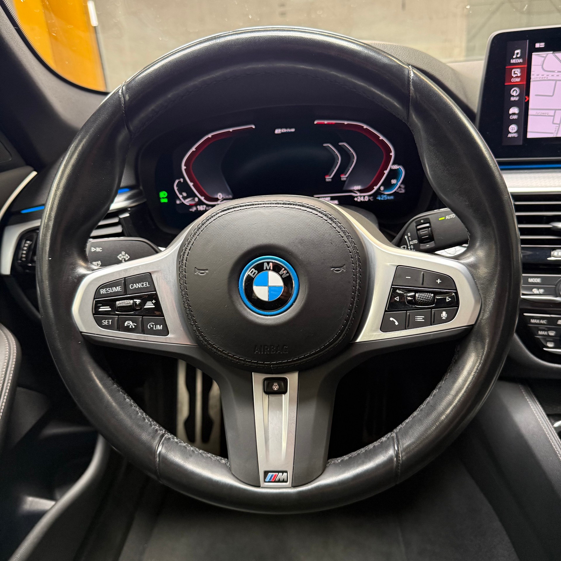 BMW 545e xDrive M Sport Steptronic-image-8