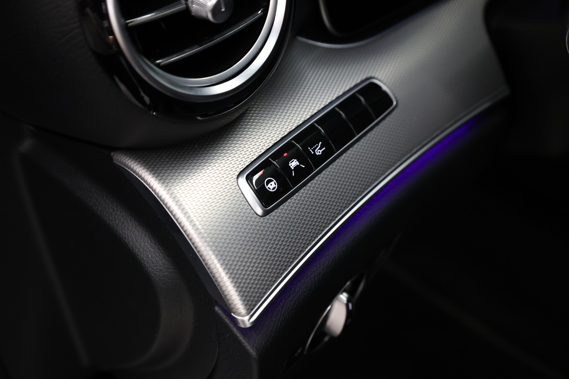 MERCEDES-BENZ E 220 d Swiss Star Avantgarde 4matic Kombi-image-17