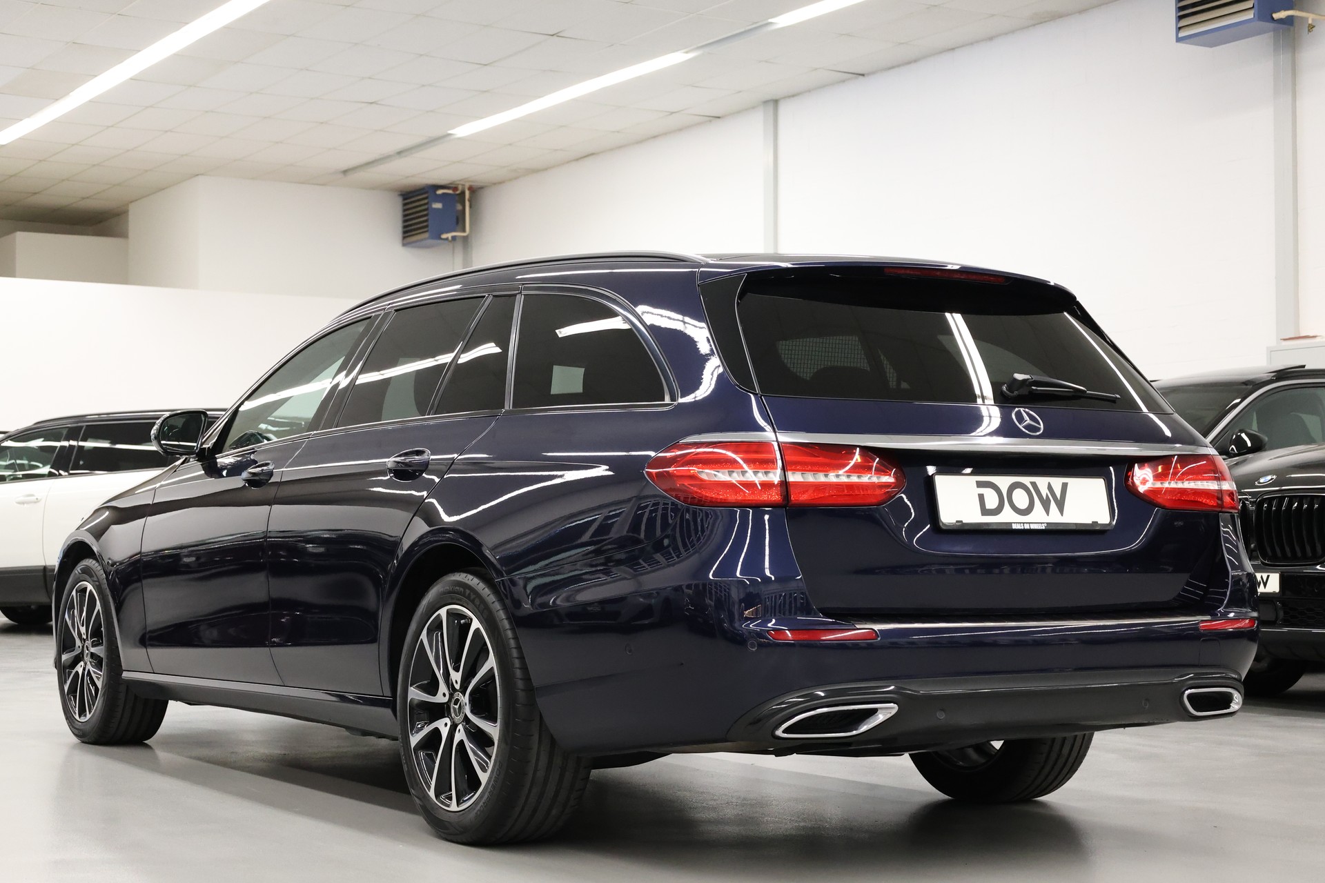 MERCEDES-BENZ E 220 d Swiss Star Avantgarde 4matic Kombi-showroom-element-3