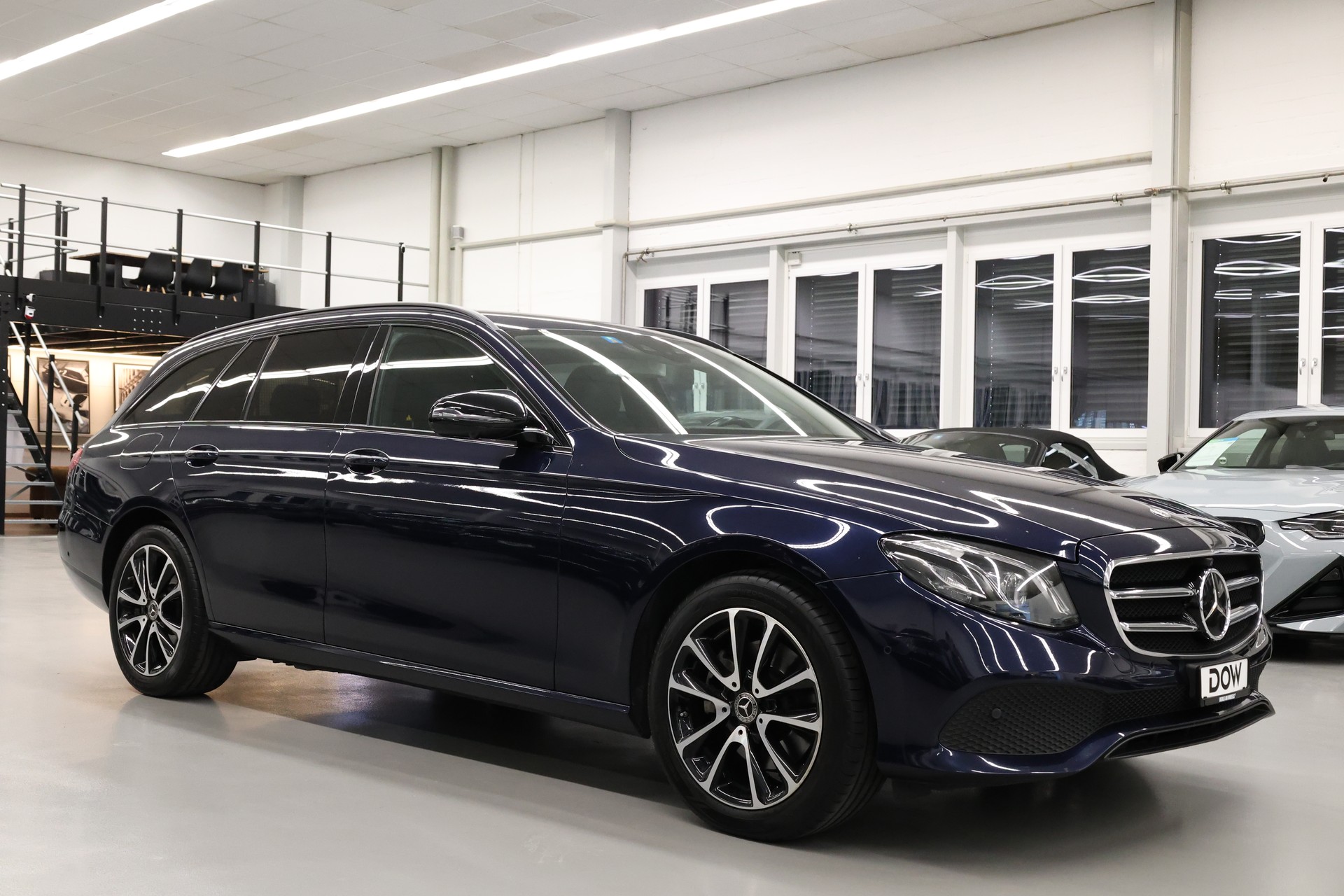 MERCEDES-BENZ E 220 d Swiss Star Avantgarde 4matic Kombi-showroom-element-2