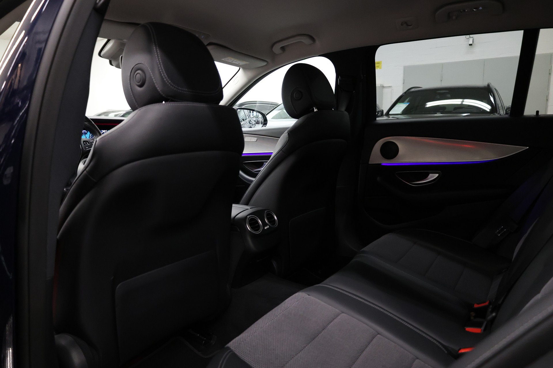 MERCEDES-BENZ E 220 d Swiss Star Avantgarde 4matic Kombi-image-21