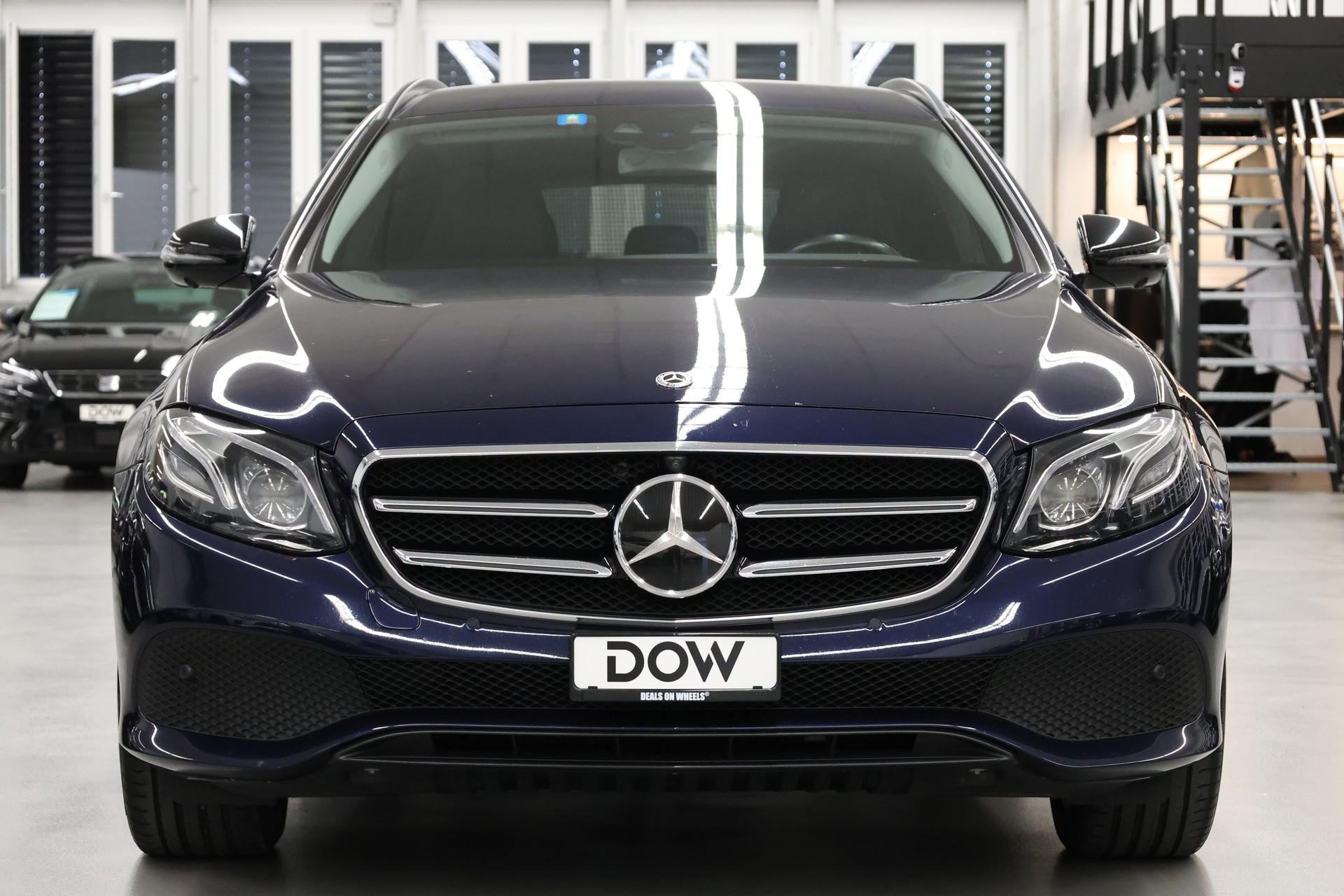 MERCEDES-BENZ E 220 d Swiss Star Avantgarde 4matic Kombi-image-6