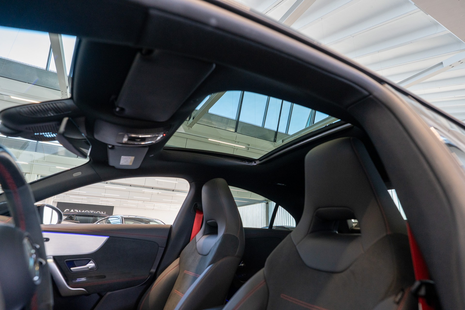 MERCEDES-BENZ CLA 35 AMG 4matic / Panorama-Schiebedach / Performance Auspuff /-image-12