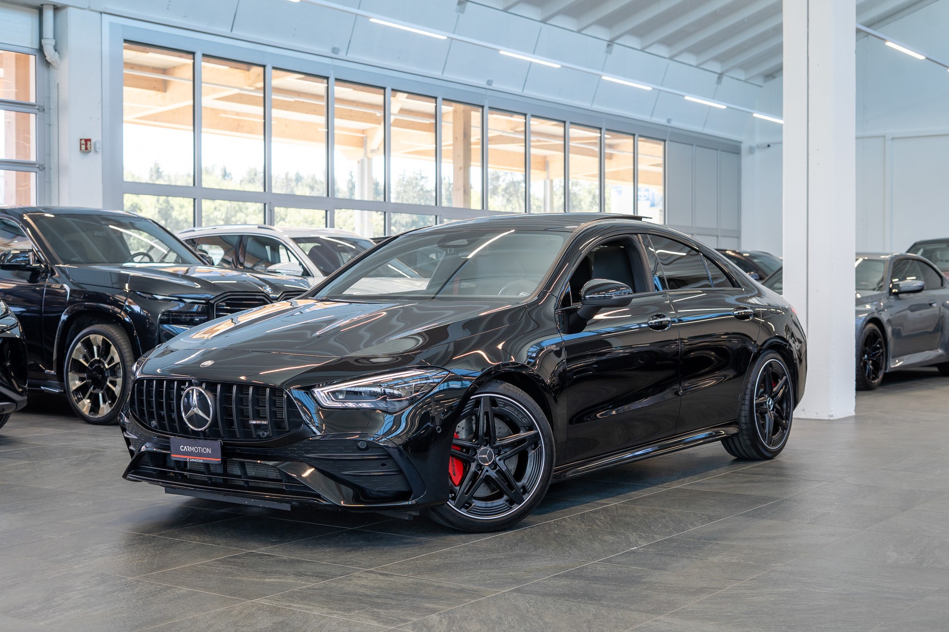 MERCEDES-BENZ CLA 35 AMG 4matic / Panorama-Schiebedach / Performance Auspuff /