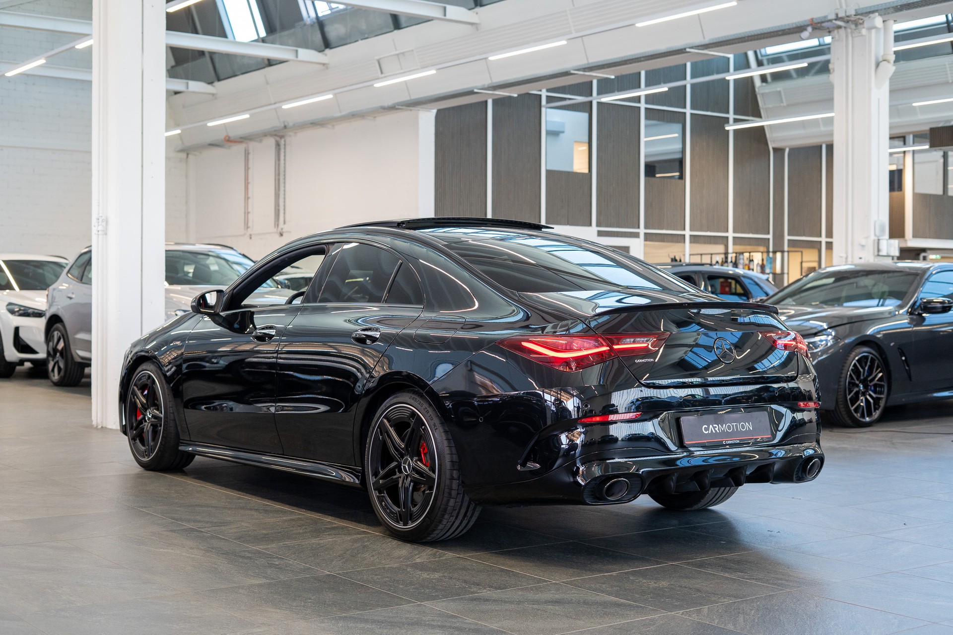 MERCEDES-BENZ CLA 35 AMG 4matic / Panorama-Schiebedach / Performance Auspuff /-showroom-element-3