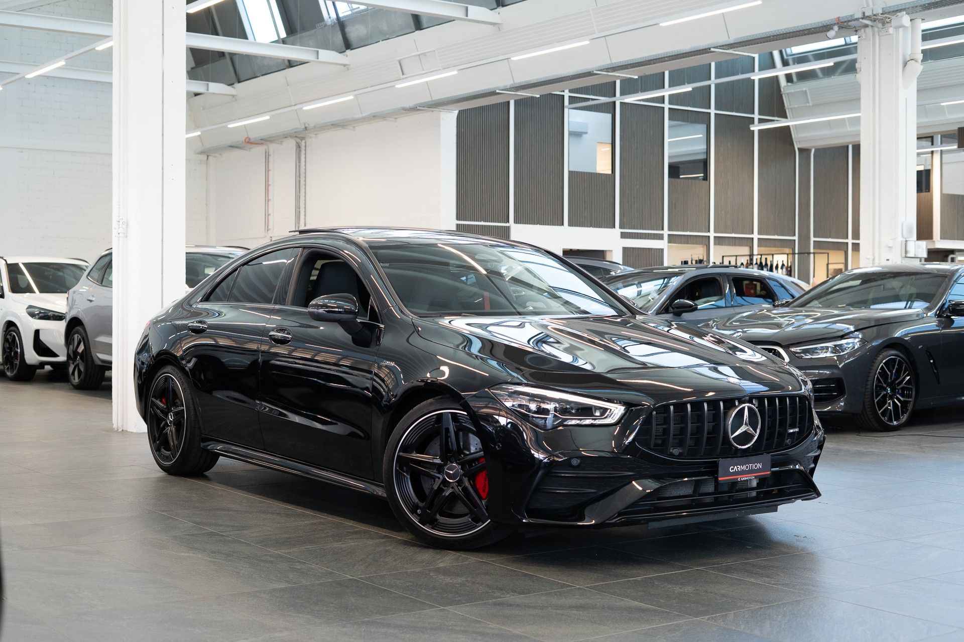 MERCEDES-BENZ CLA 35 AMG 4matic / Panorama-Schiebedach / Performance Auspuff /-showroom-element-2