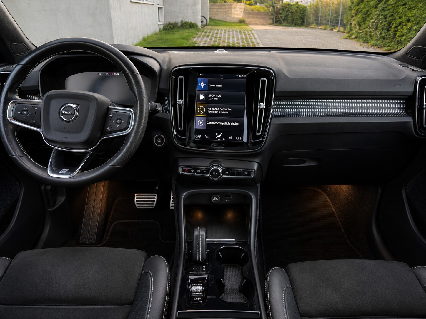 VOLVO 2.0 D4 R-Design AWD-image-6