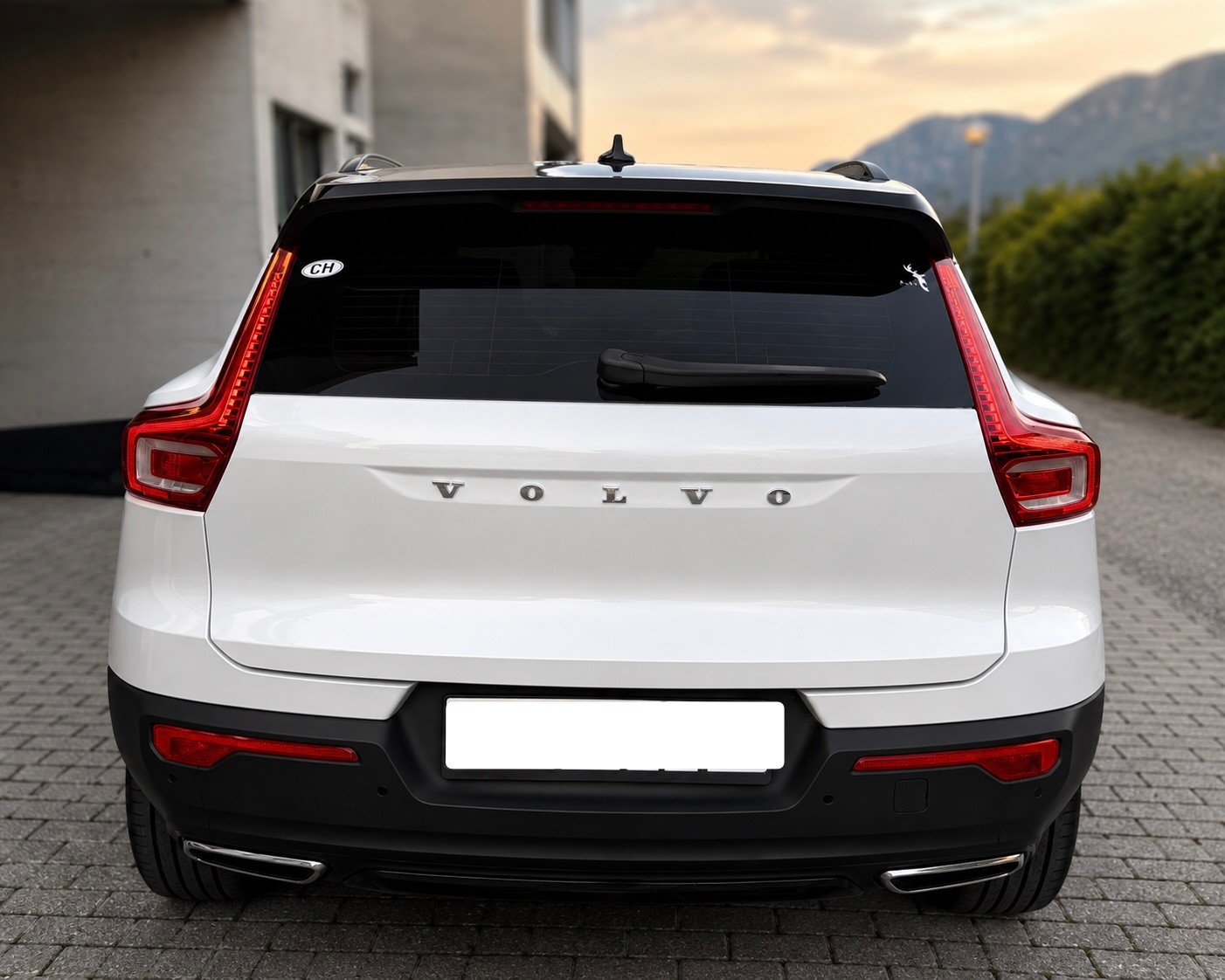VOLVO 2.0 D4 R-Design AWD-image-4