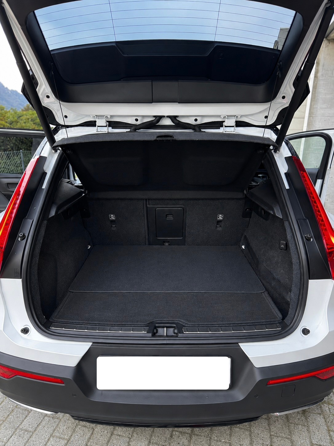 VOLVO 2.0 D4 R-Design AWD-image-10