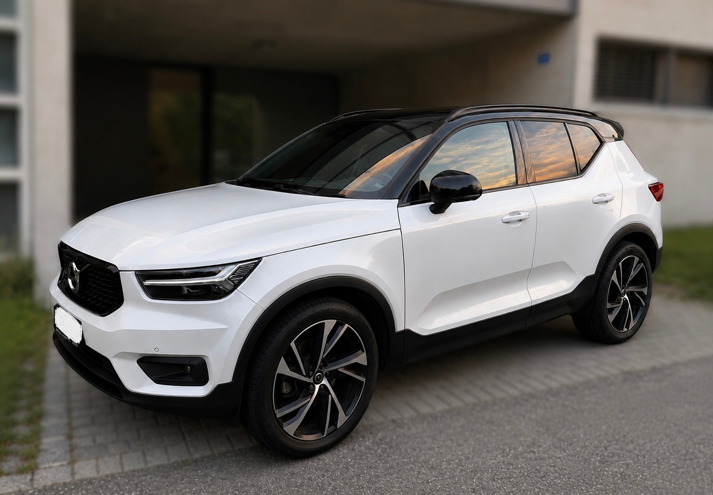 VOLVO 2.0 D4 R-Design AWD-image-2