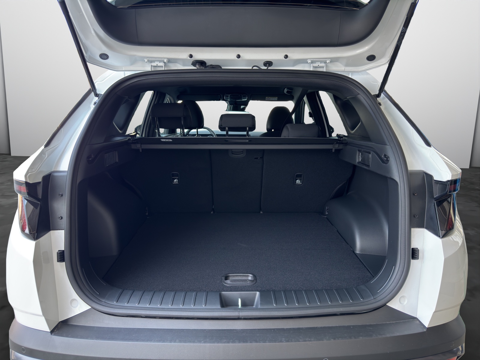 HYUNDAI Tucson 1.6 T-GDi HEV Origo Blackline 4WD MY27-image-14