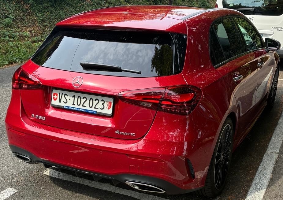 MERCEDES-BENZ A 250 4Matic 8G-DCT-showroom-element-1