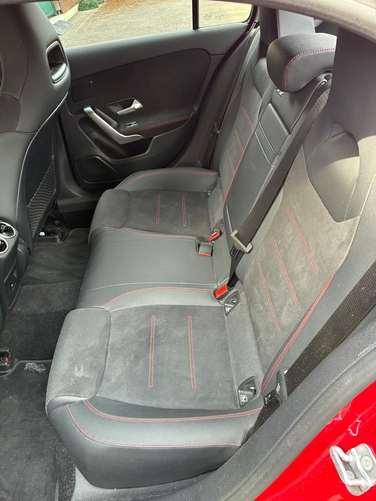 MERCEDES-BENZ A 250 4Matic 8G-DCT-showroom-element-3
