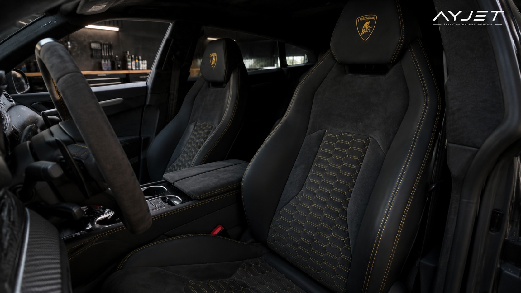 LAMBORGHINI Urus E-Gear-showroom-element-3