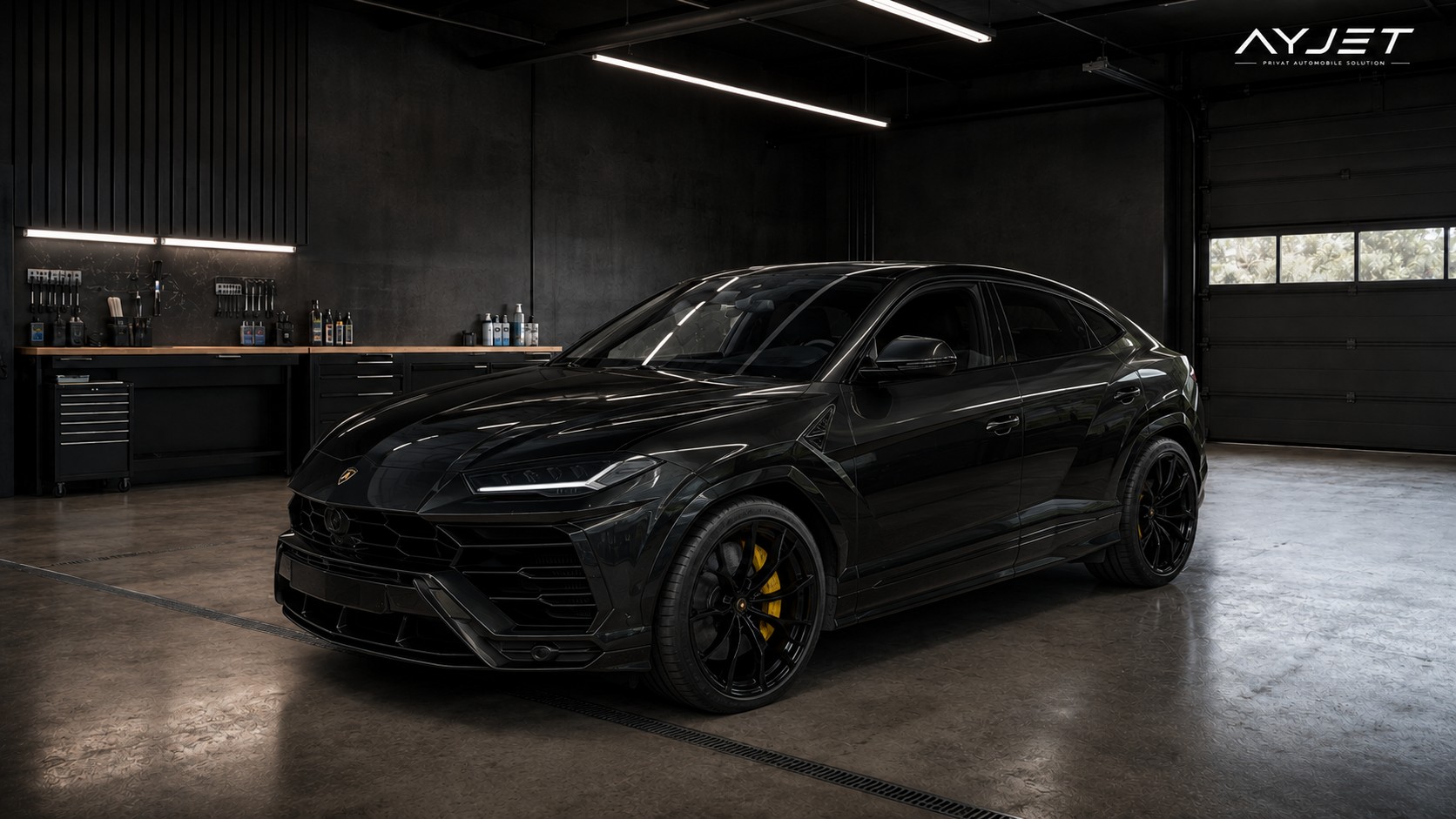 LAMBORGHINI Urus E-Gear-showroom-element-1