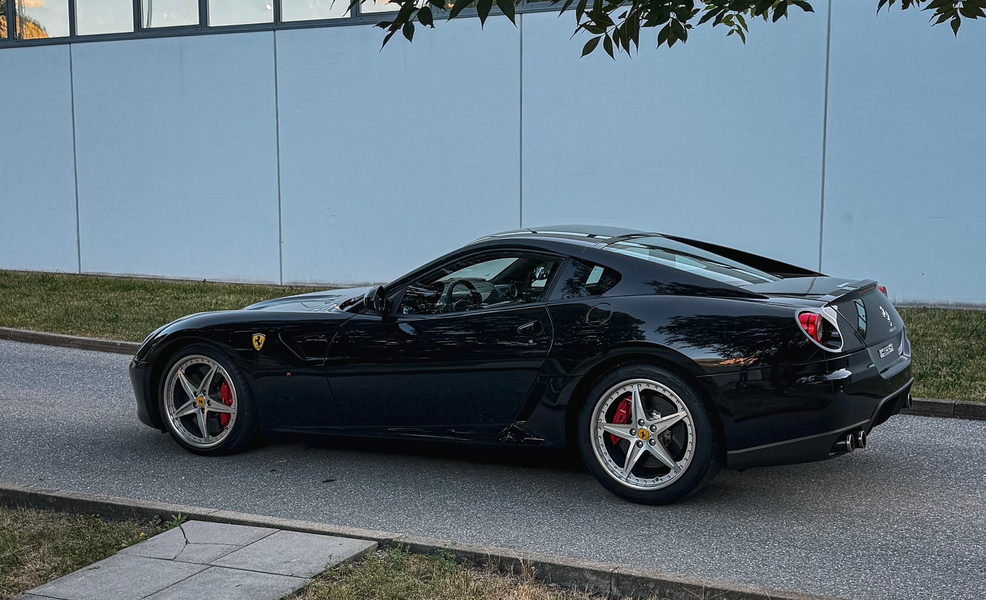 FERRARI 599 GTB-image-1