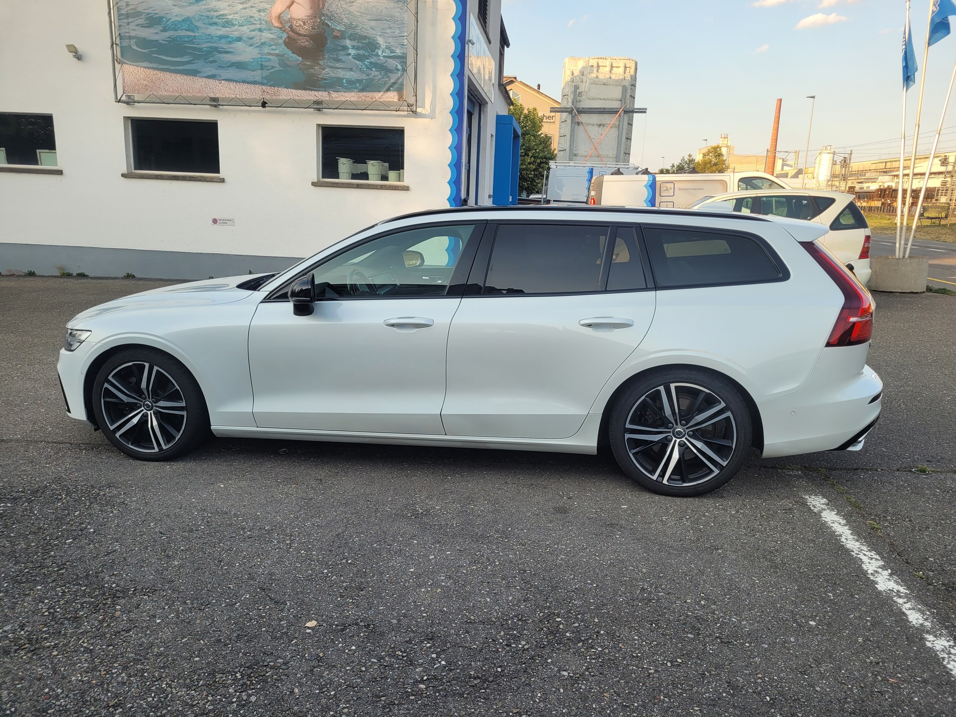 VOLVO V60 T5 R-Design Geartronic-image-1
