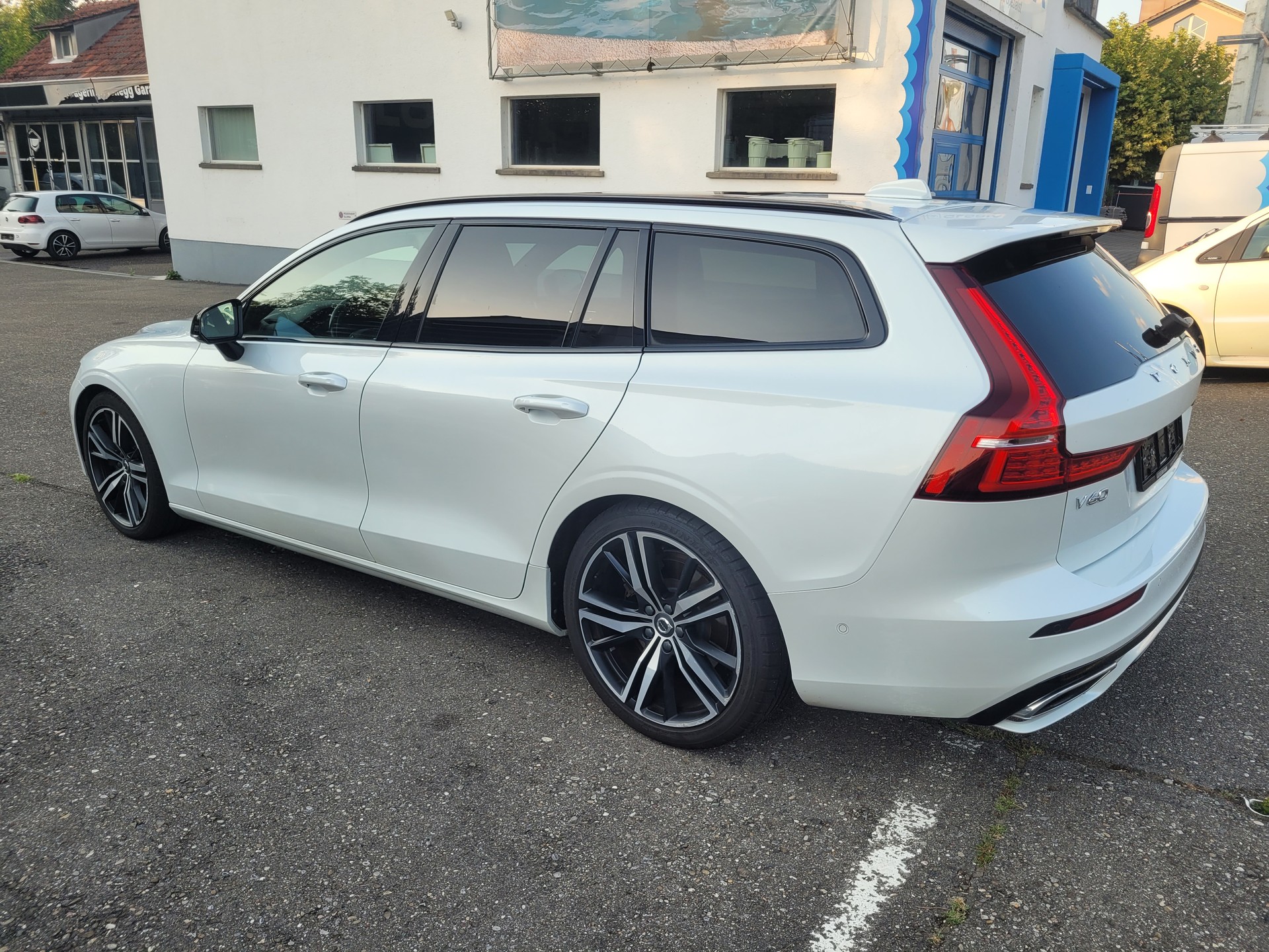 VOLVO V60 T5 R-Design Geartronic-image-2