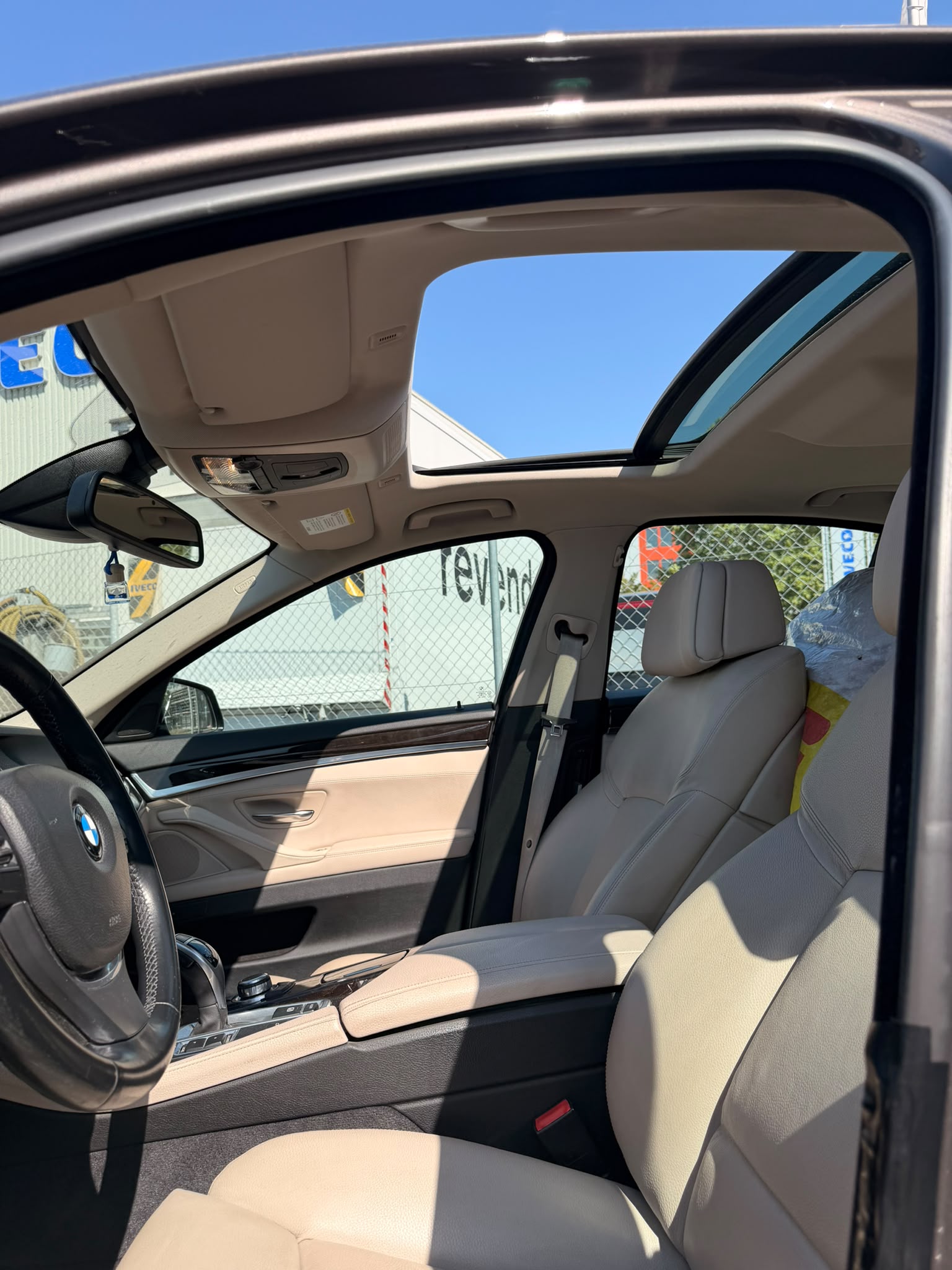 BMW ActiveHybrid 5 Steptronic-image-12