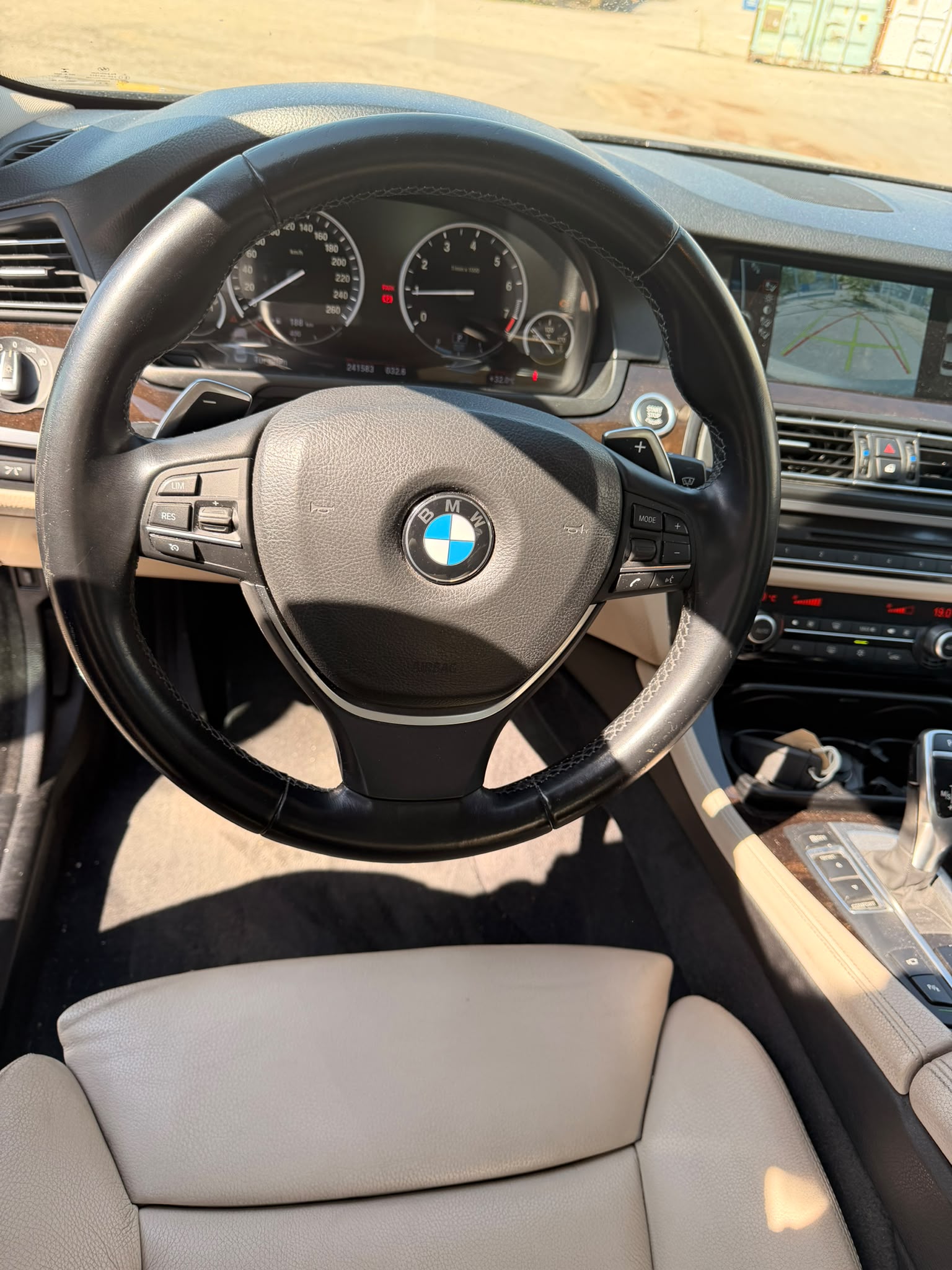 BMW ActiveHybrid 5 Steptronic-image-9