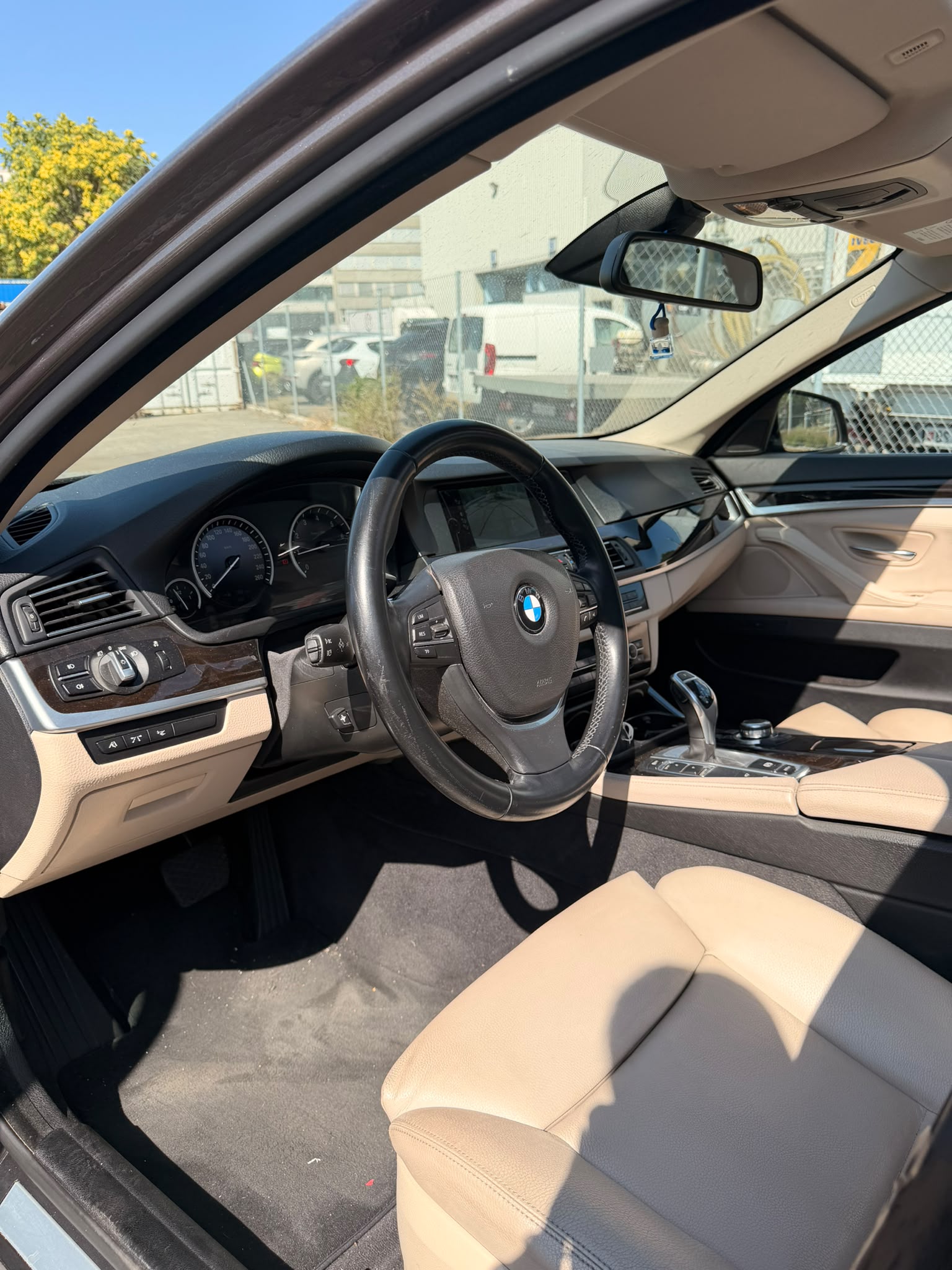 BMW ActiveHybrid 5 Steptronic-image-11