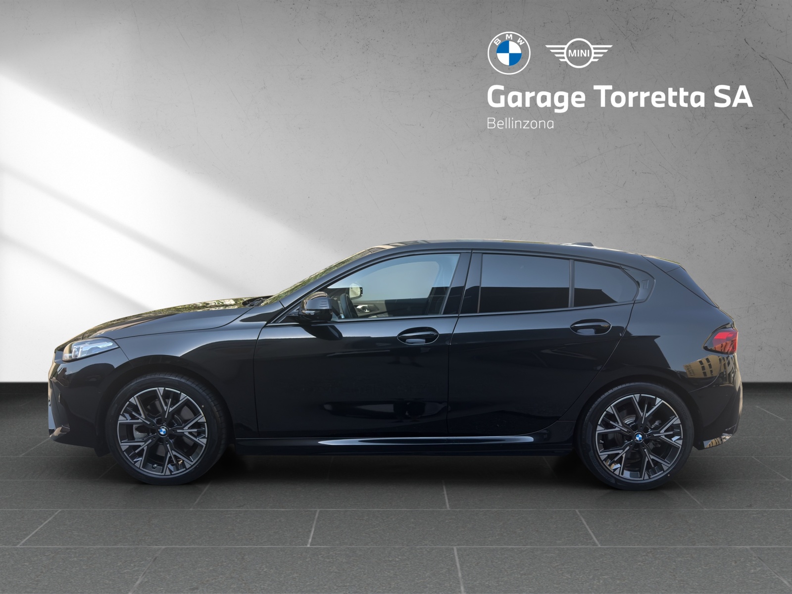 BMW 123 xDrive M Sport Steptronic-showroom-element-1