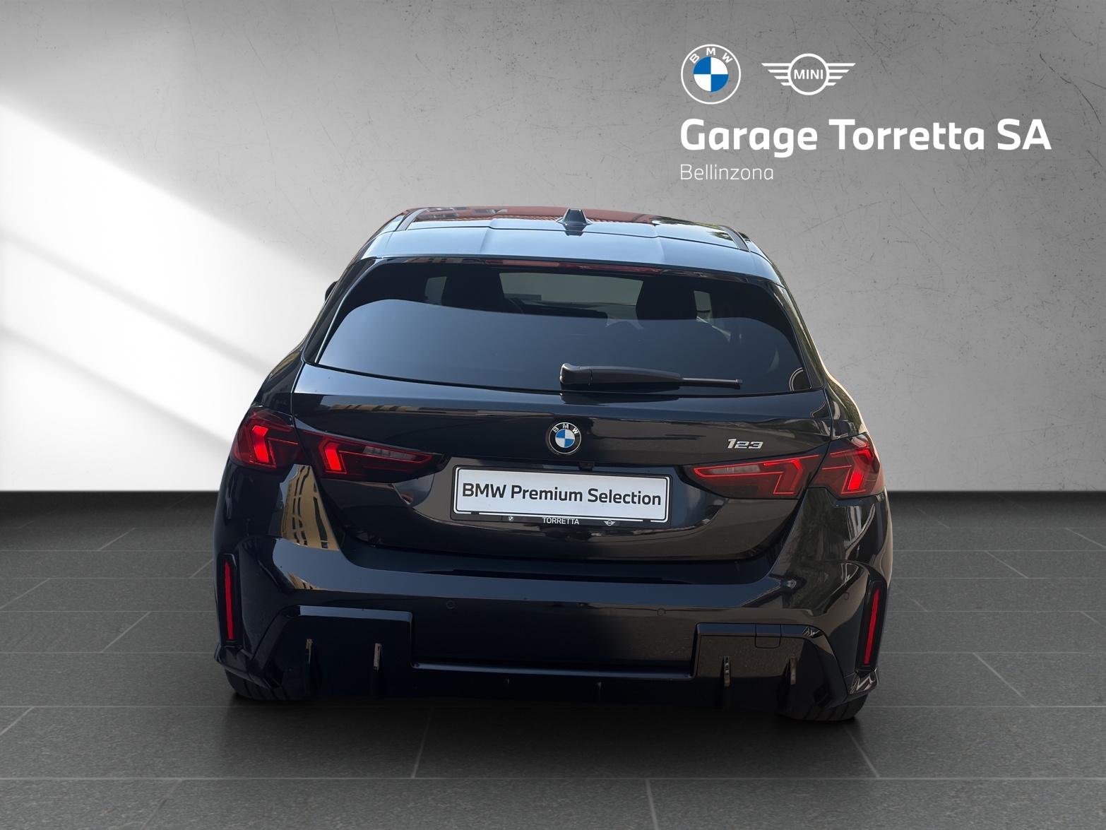 BMW 123 xDrive M Sport Steptronic-showroom-element-3