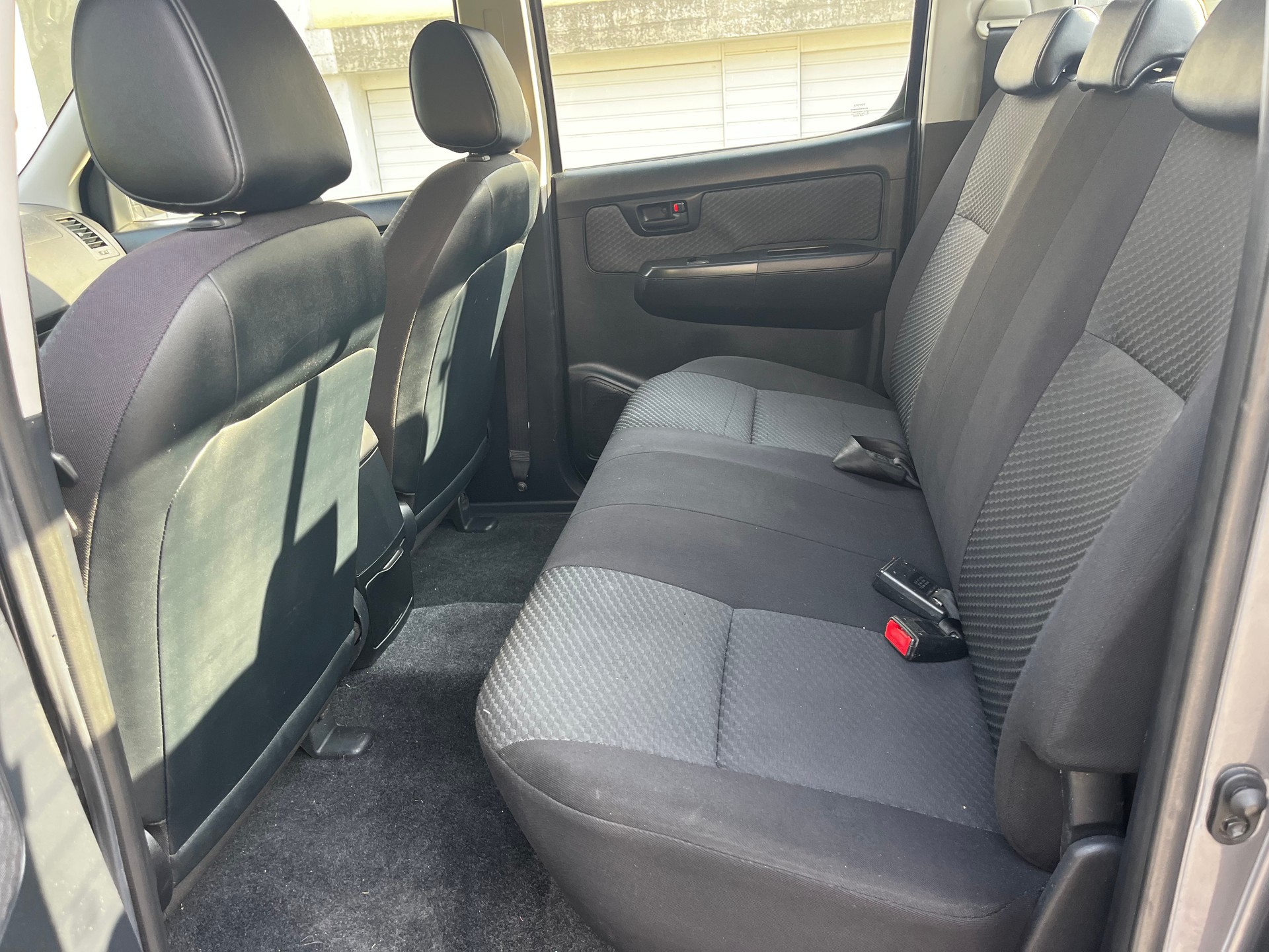 TOYOTA Hilux 2.5D 4WD Double Cab Luna-image-11