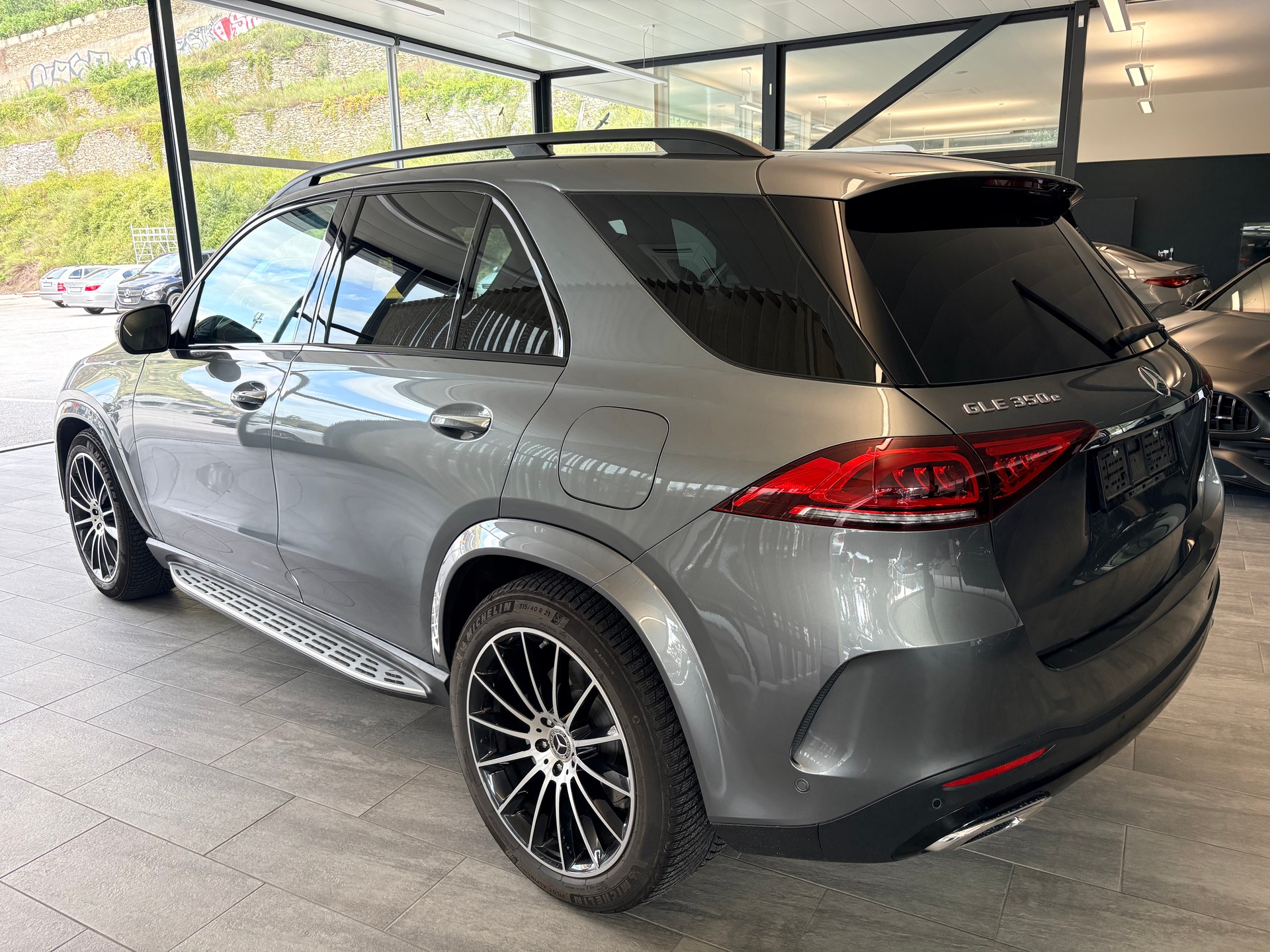 MERCEDES-BENZ GLE 350 e AMG Line 4matic-showroom-element-2