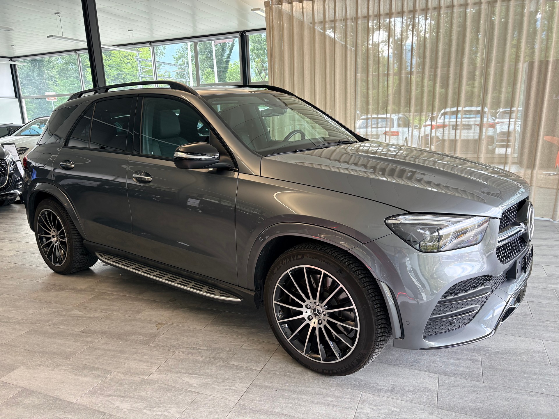MERCEDES-BENZ GLE 350 e AMG Line 4matic-showroom-element-1