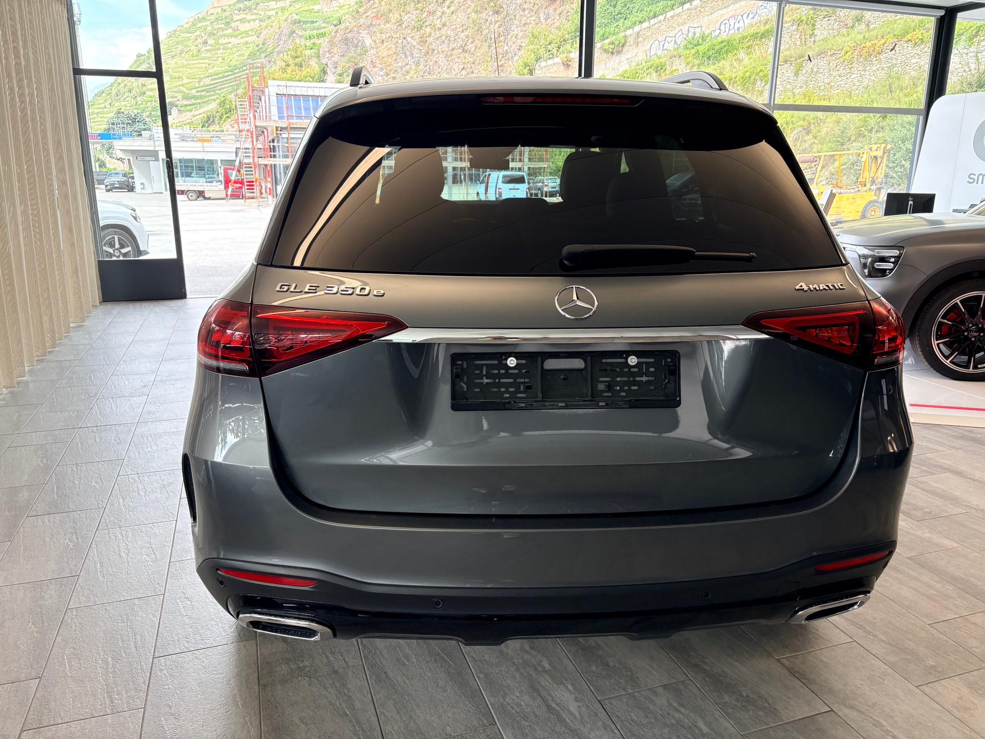MERCEDES-BENZ GLE 350 e AMG Line 4matic-image-4