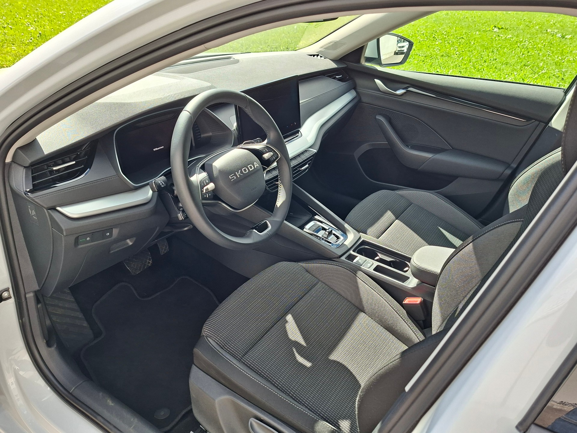SKODA Octavia Combi 1.5 TSI mHEV DSG Selection *Anhängerkupplung+Garantie*-image-7