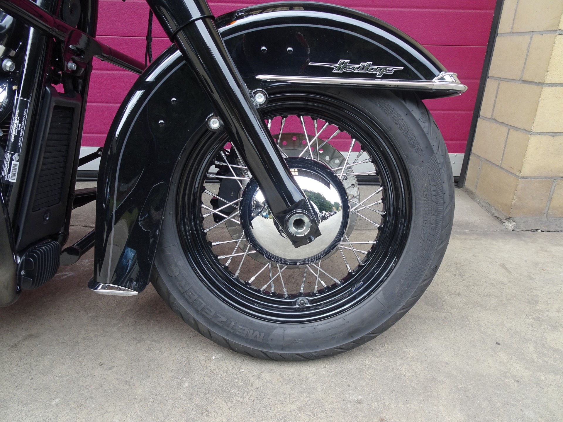HARLEY-DAVIDSON FLHCS Heritage Classic 114 ABS-image-1