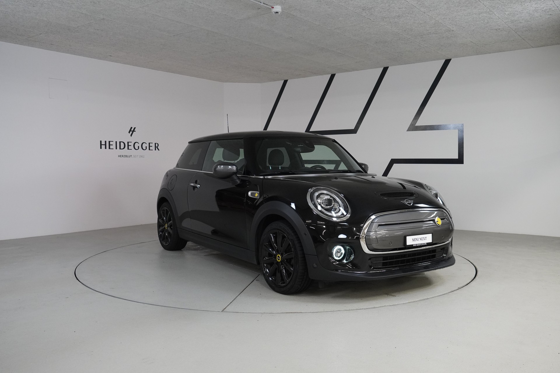 MINI Cooper SE-showroom-element-3