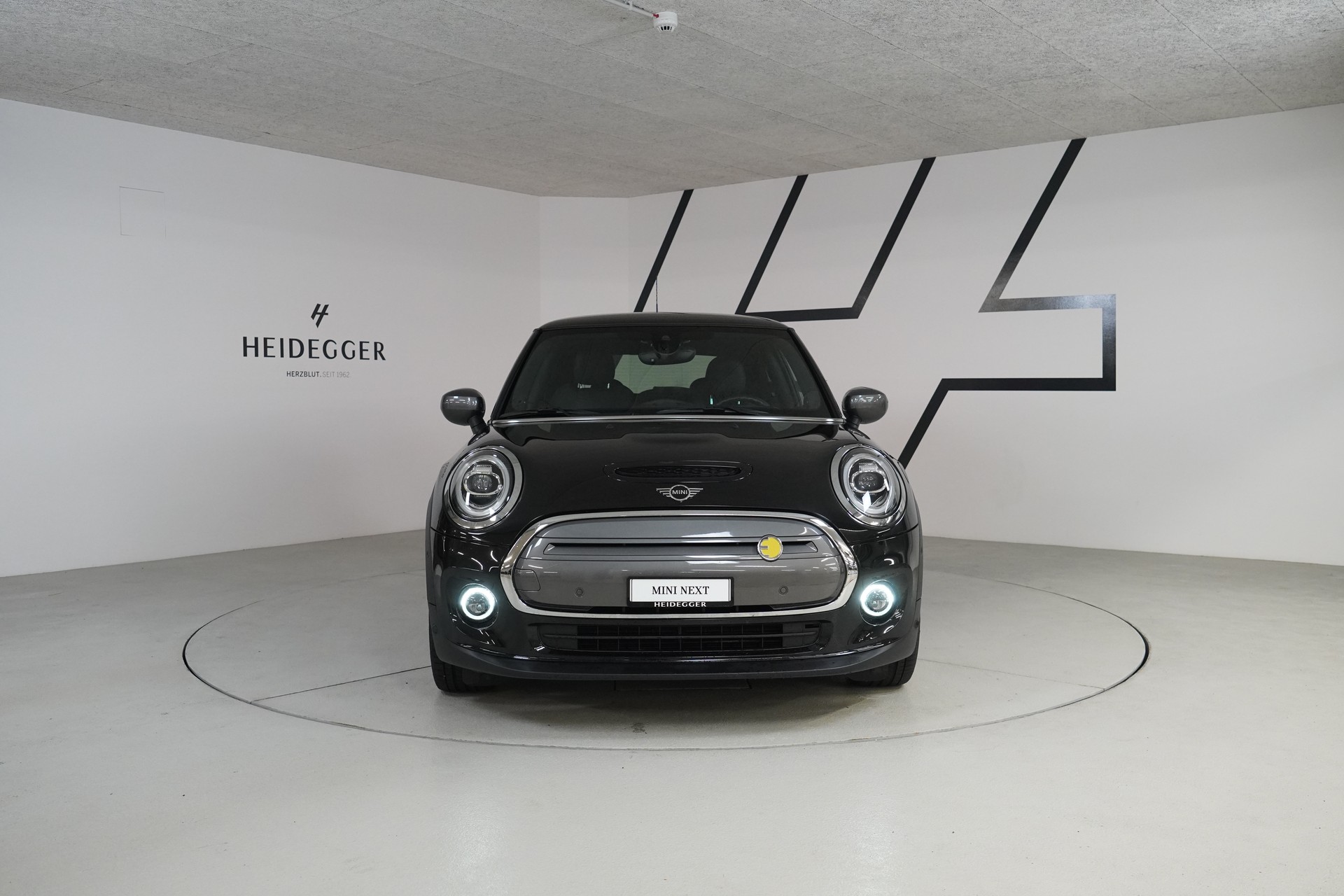 MINI Cooper SE-showroom-element-2