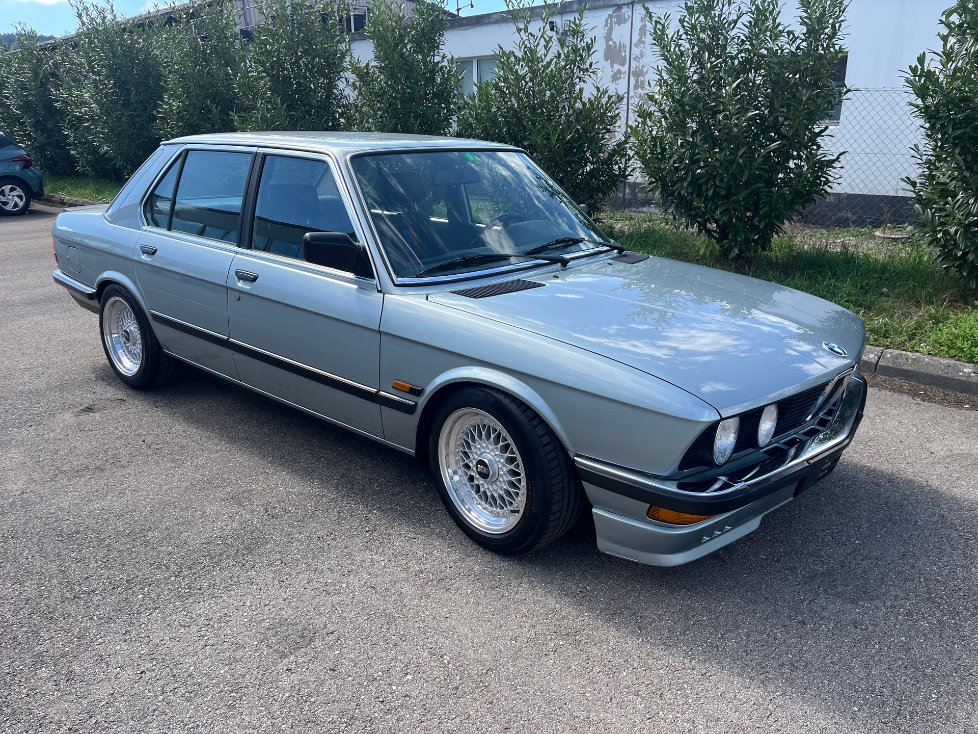 BMW 528