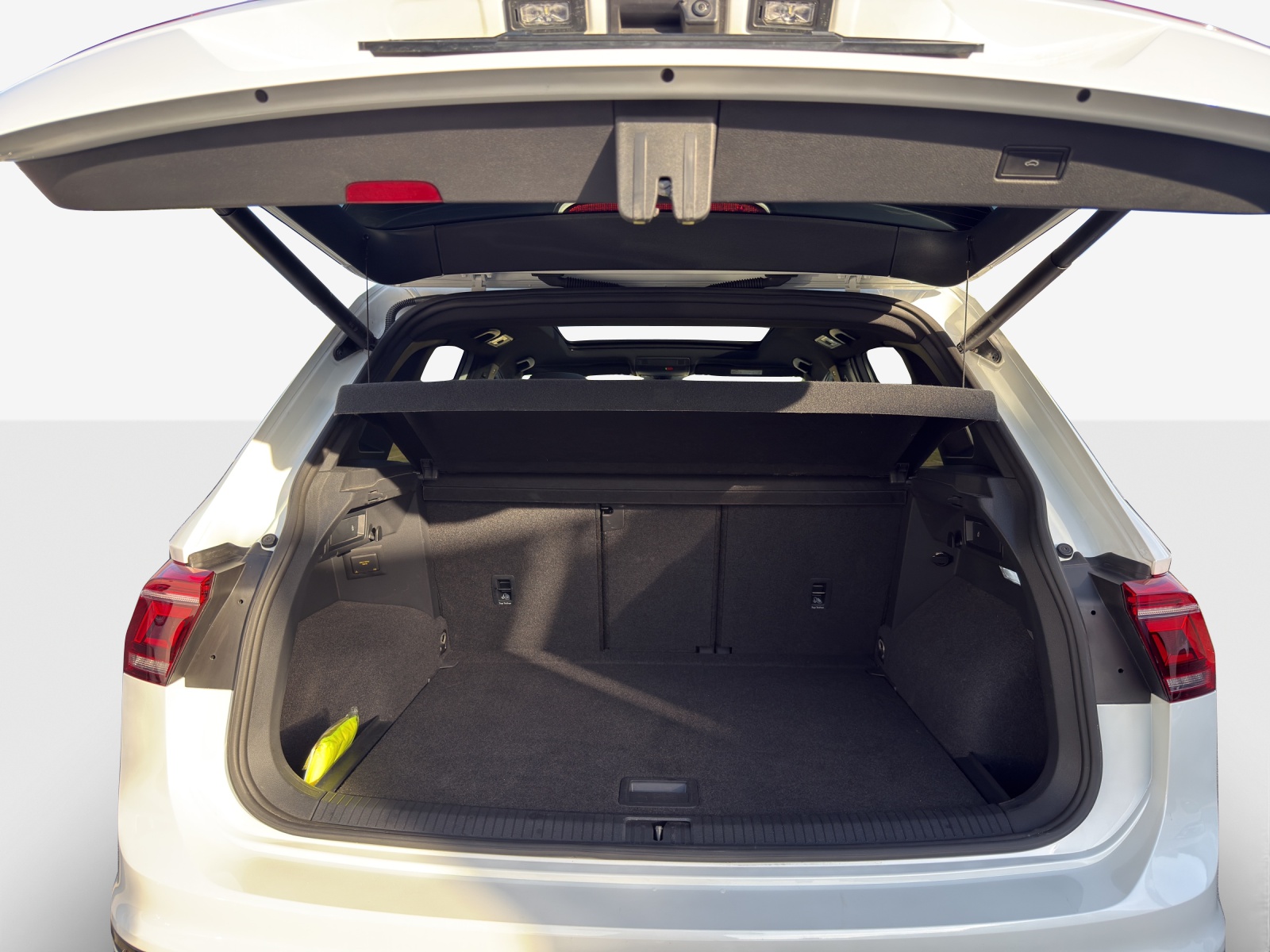 VW Tiguan 2.0TSI R-Line 4Motion DSG-image-12