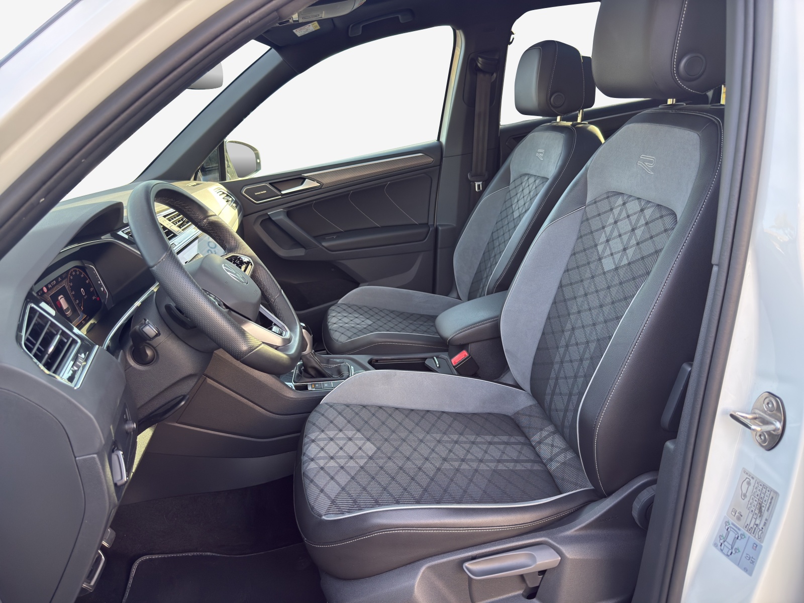 VW Tiguan 2.0TSI R-Line 4Motion DSG-image-7