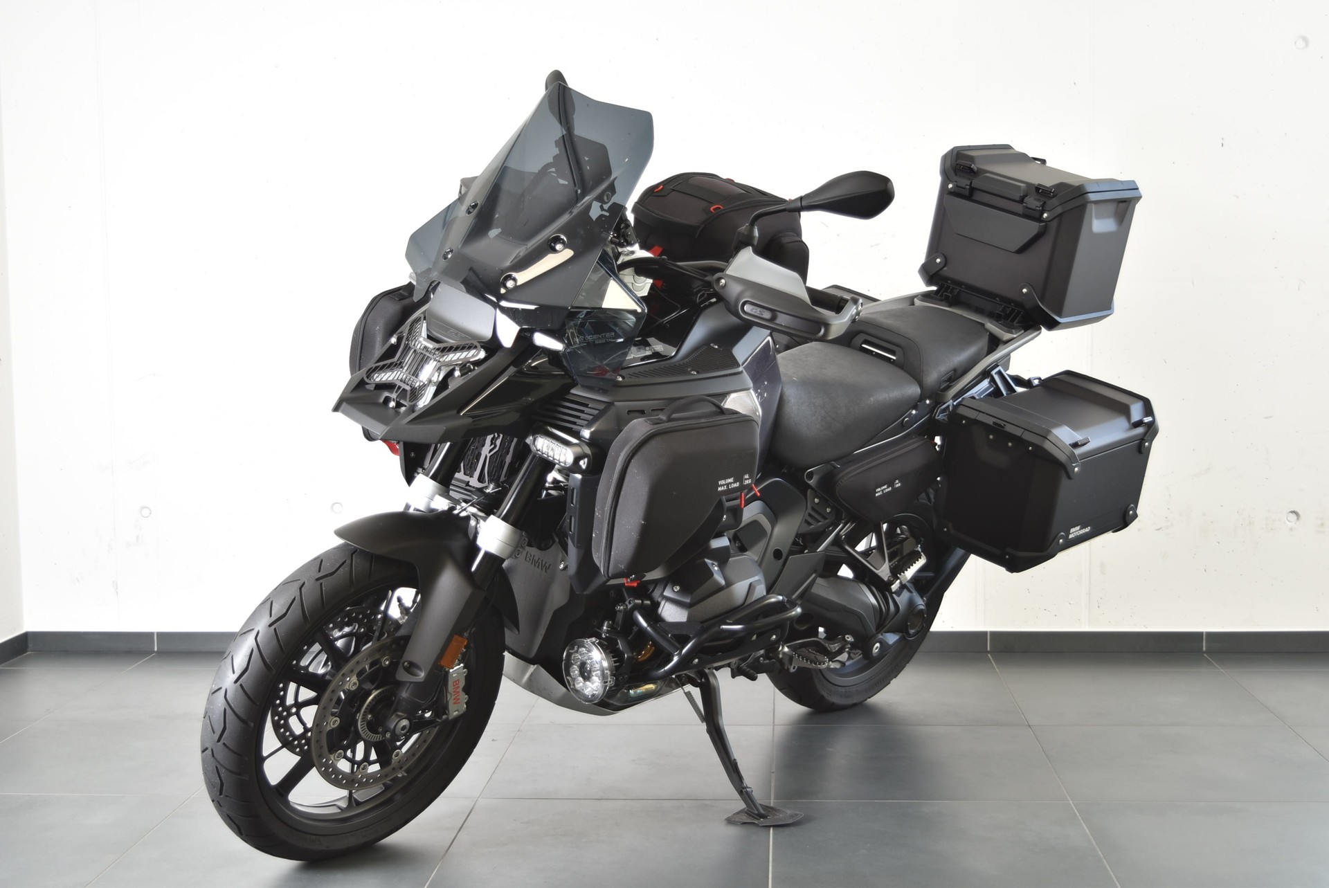 BMW R 1300 GS ADVENTURE-image-1