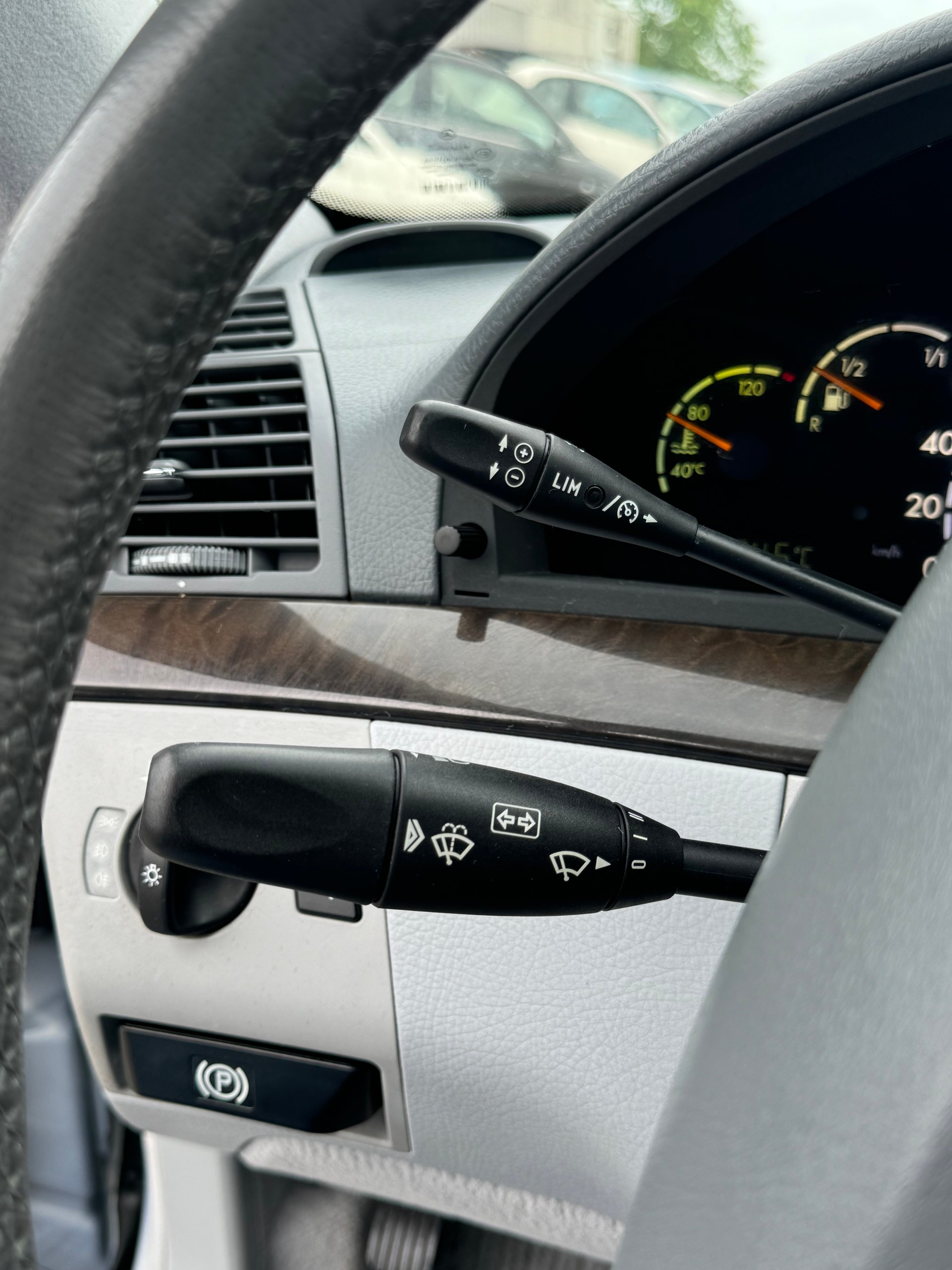 MERCEDES-BENZ S 320 L-image-12
