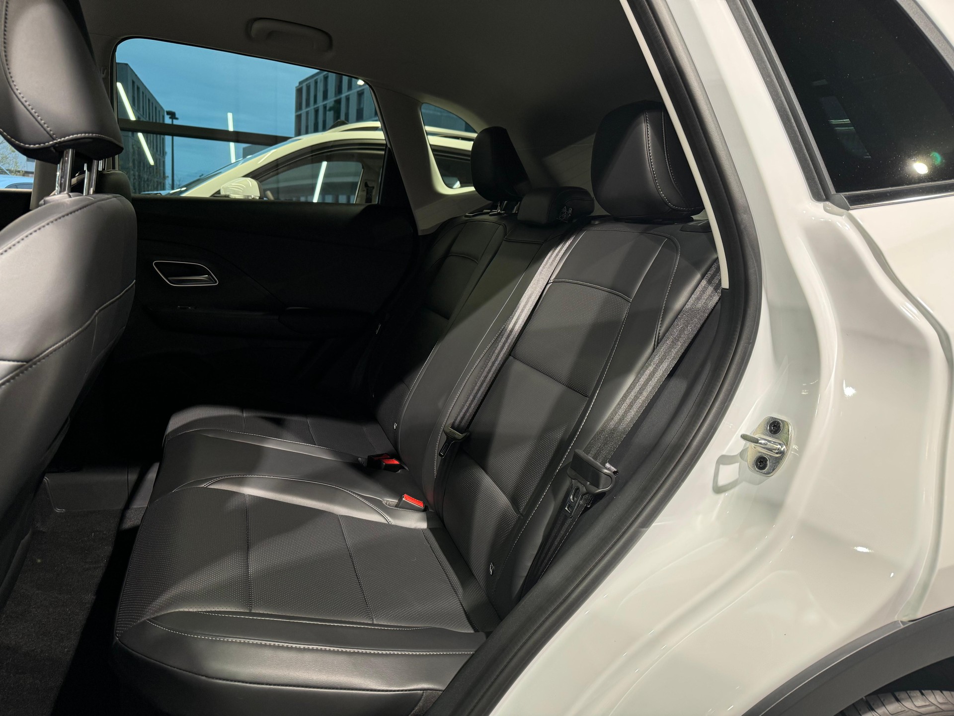 MG ZS 1.5 Hybrid+ Luxury-image-11
