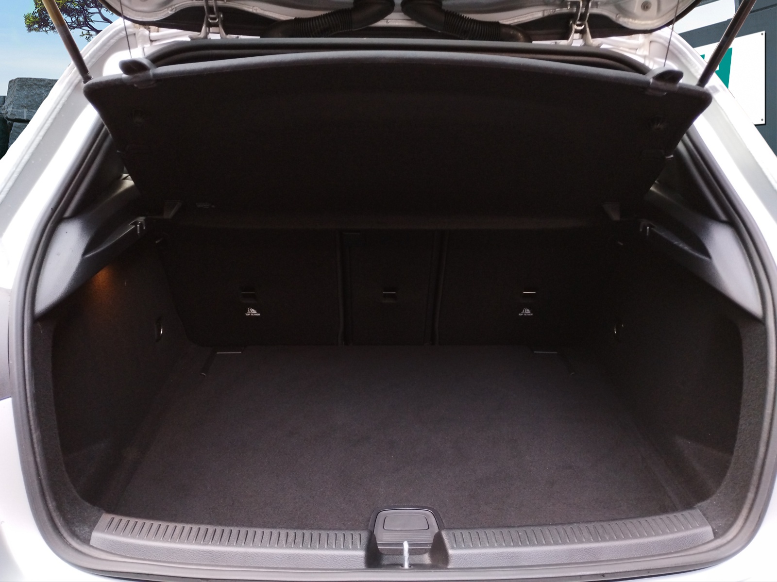 MERCEDES-BENZ A 250 Progressive 7G-DCT-image-5