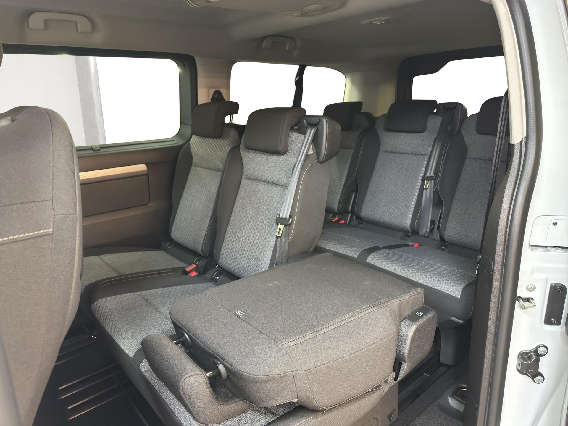 TOYOTA PROACE Verso L2 2.0 D Trend AT 177-image-8