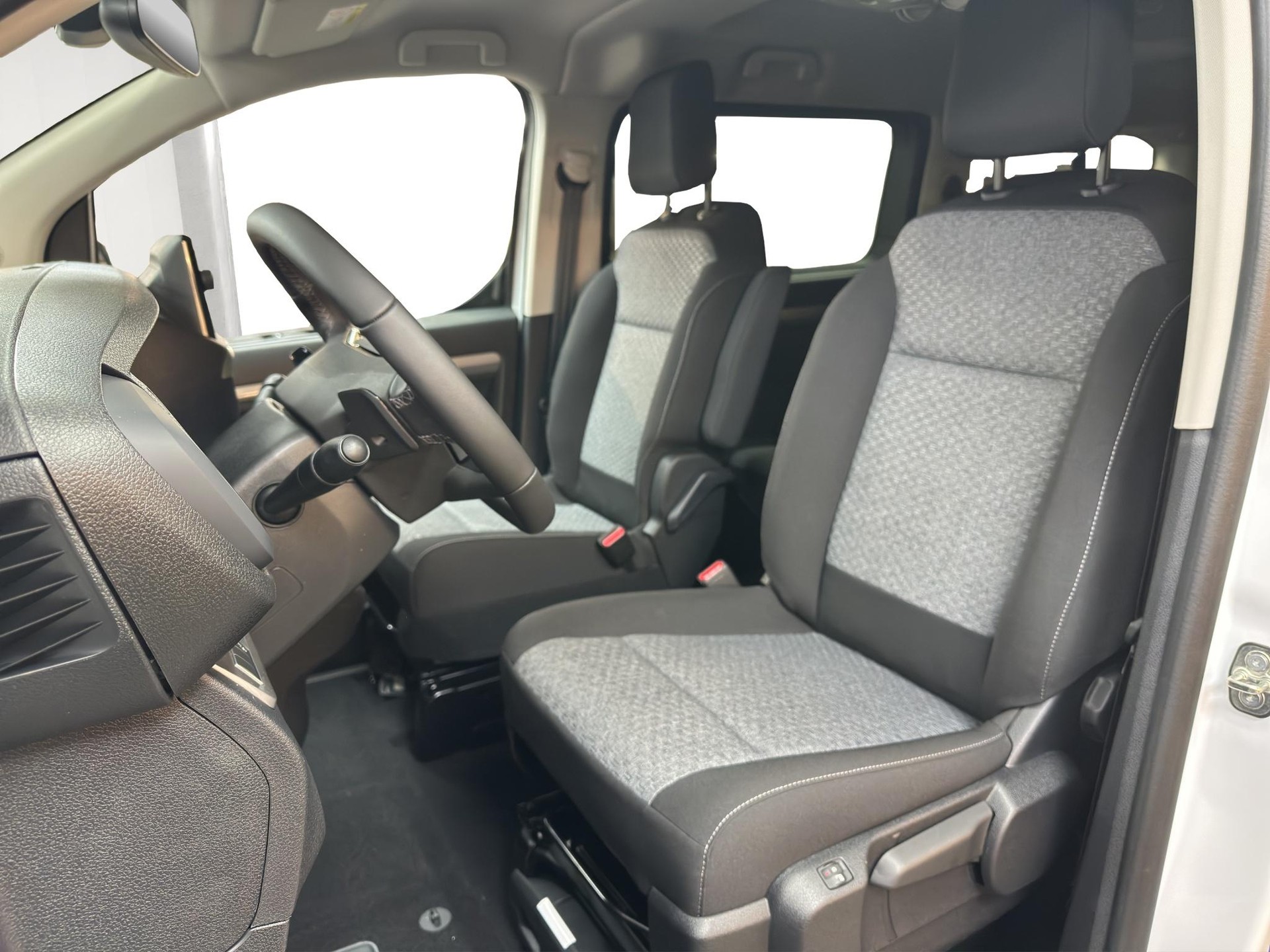 TOYOTA PROACE Verso L2 2.0 D Trend AT 177-image-7