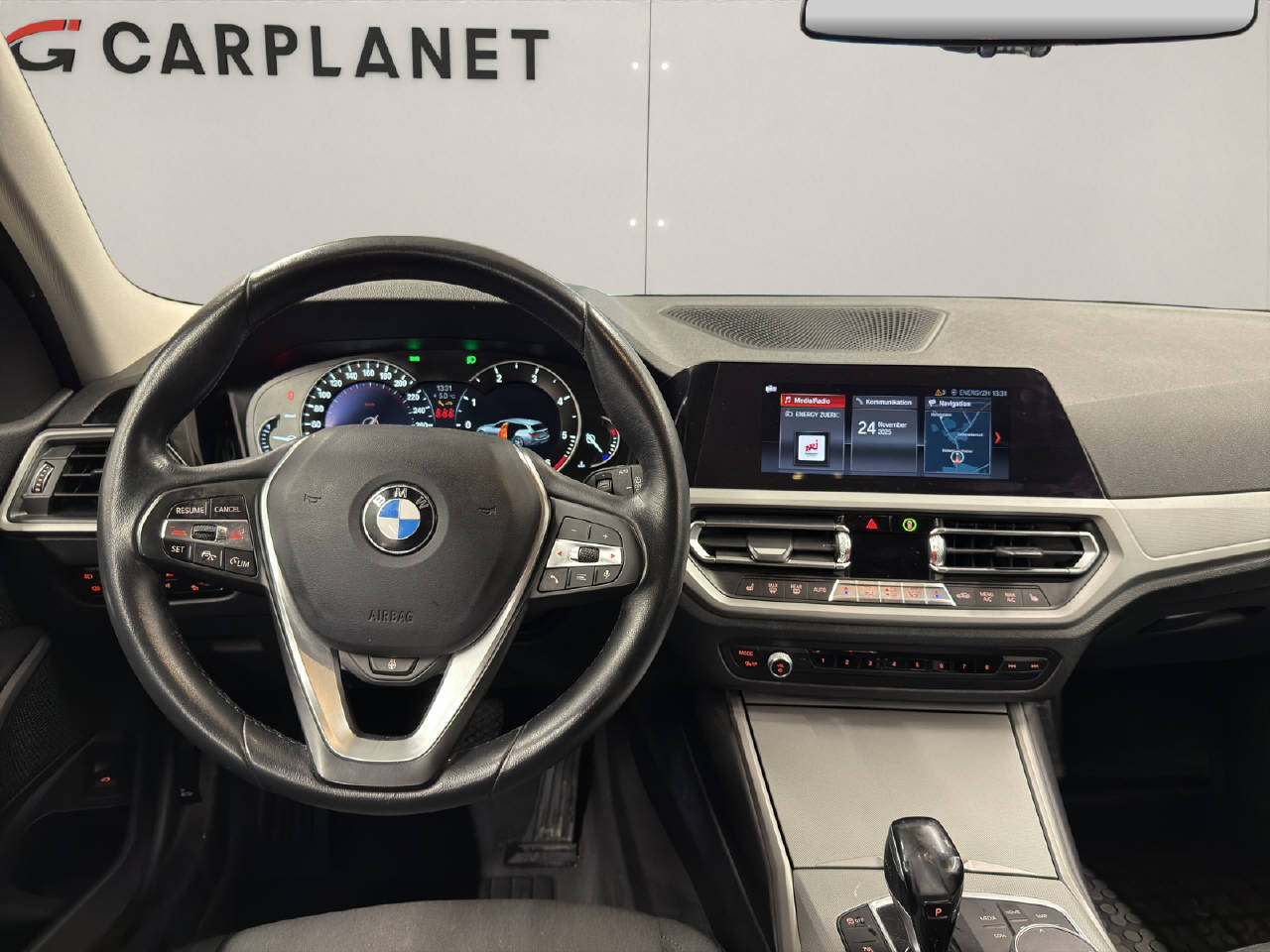BMW 318d Touring-image-6