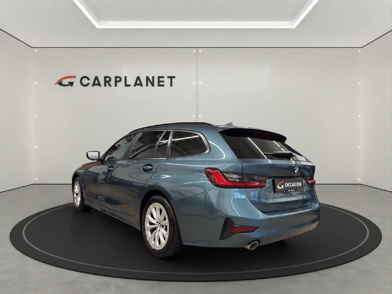 BMW 318d Touring-showroom-element-1