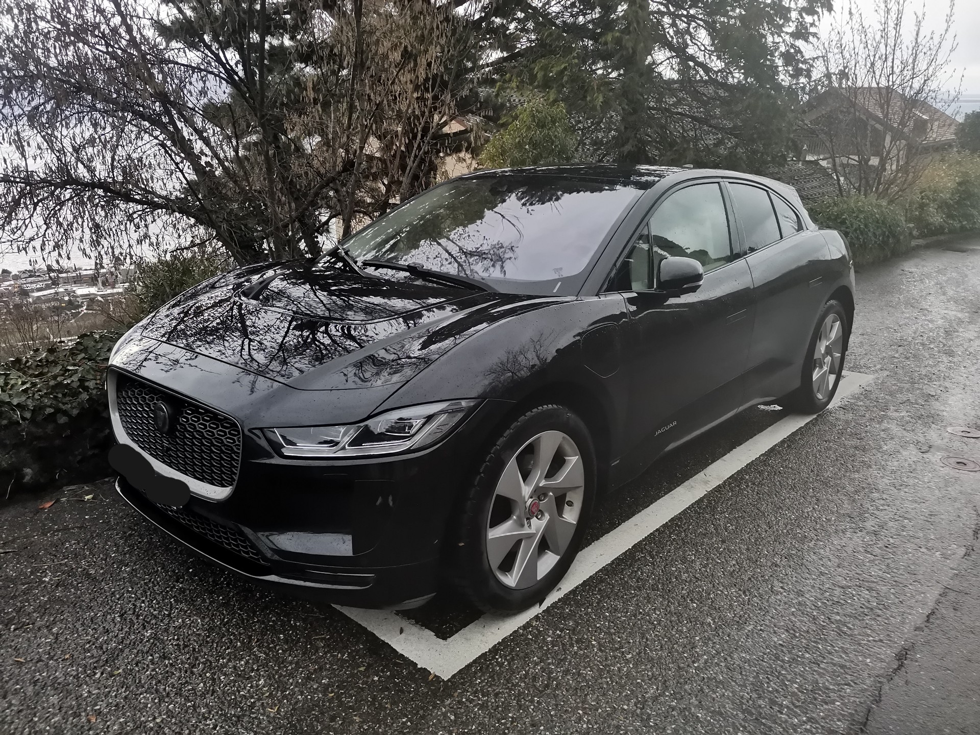 JAGUAR I-Pace EV400 First Edition AWD-image-4